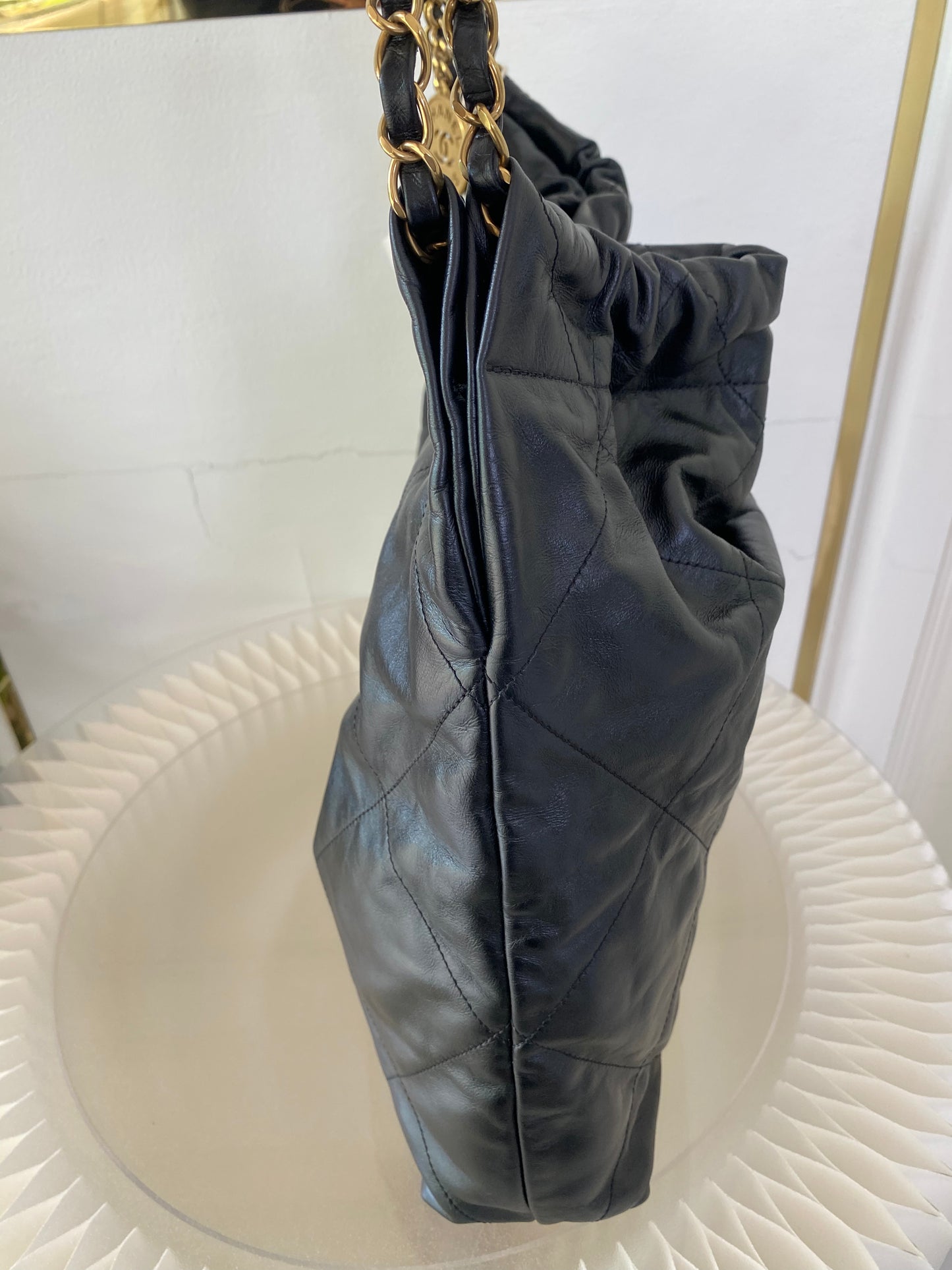 Chanel 22 Medium GHW