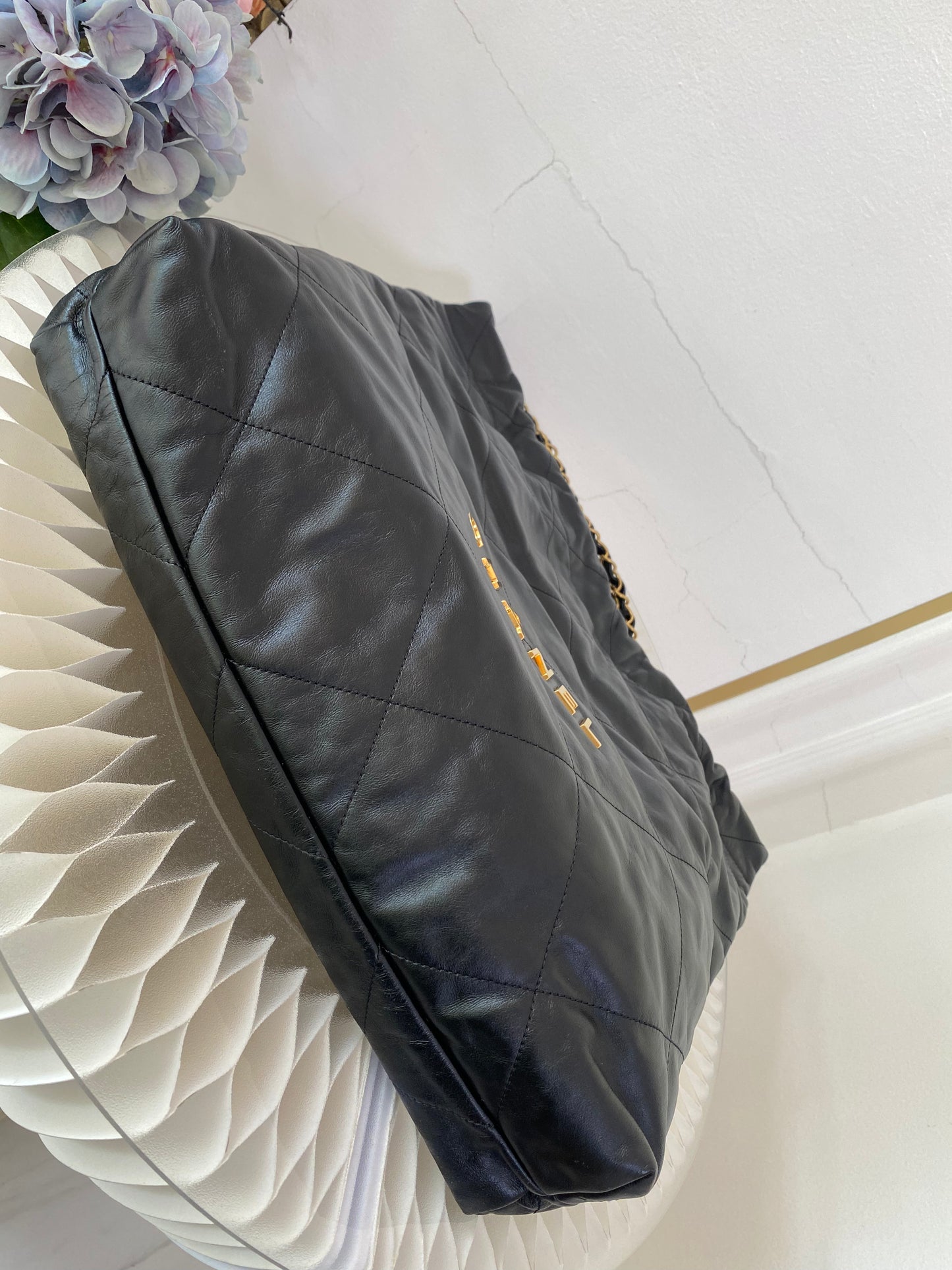 Chanel 22 Medium GHW