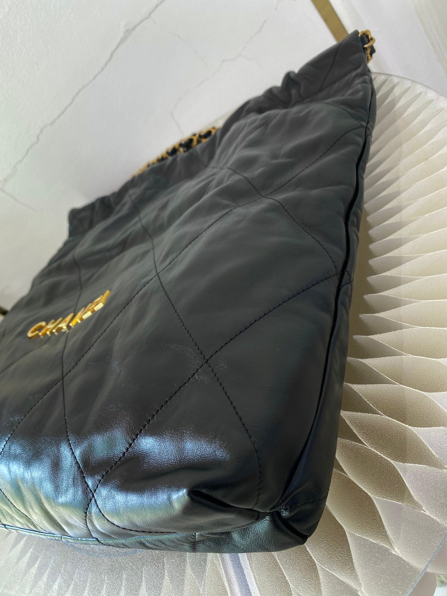 Chanel 22 Medium GHW