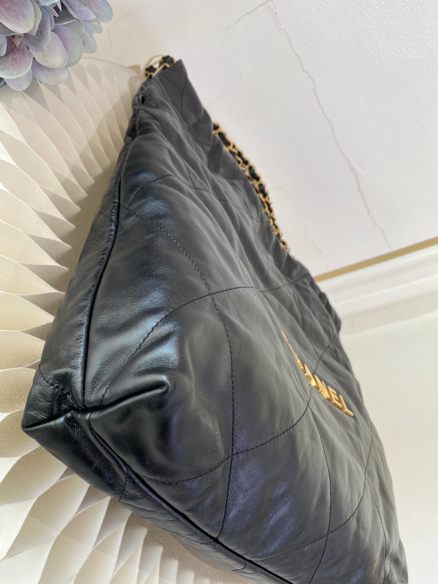 Chanel 22 Medium GHW