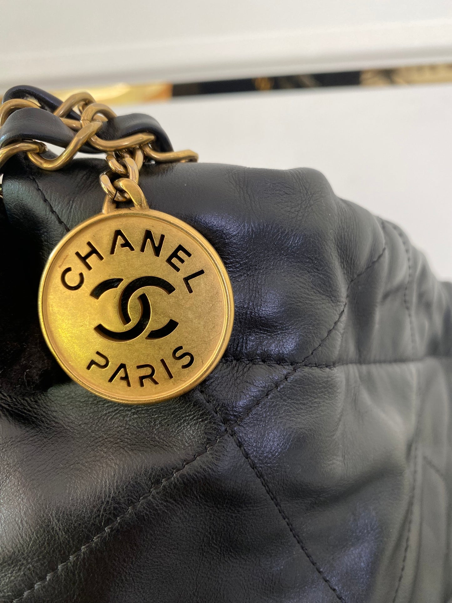 Chanel 22 Medium GHW