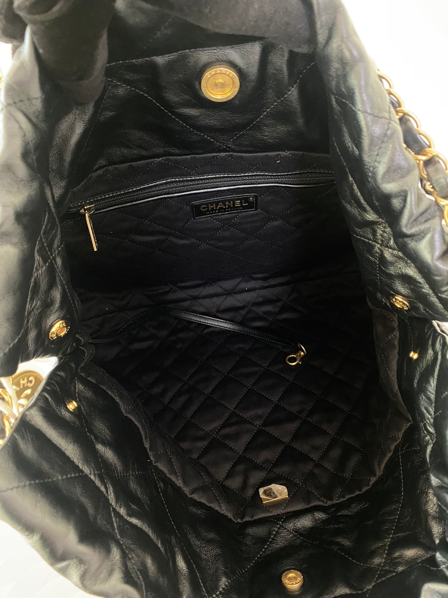 Chanel 22 Medium GHW