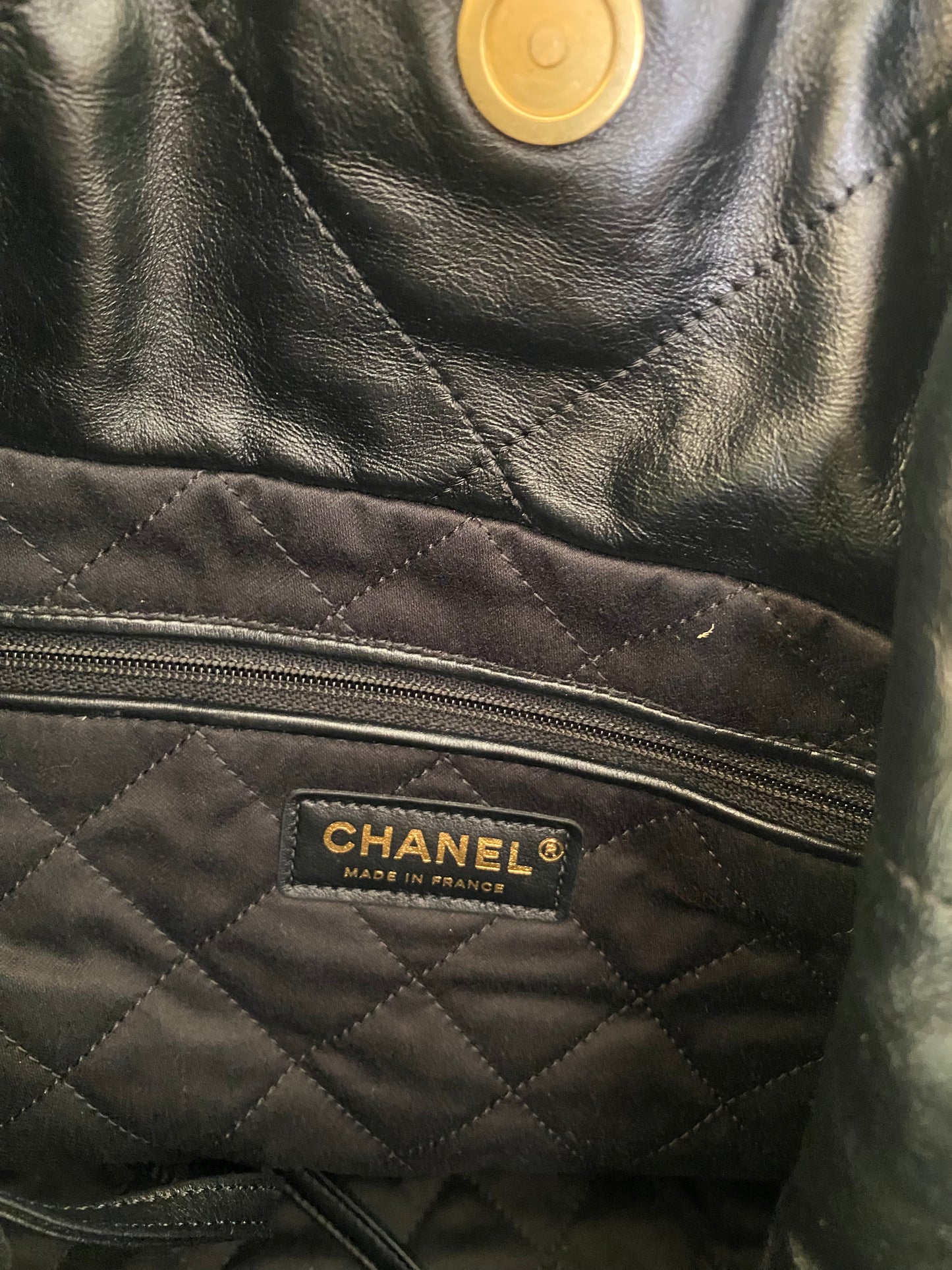 Chanel 22 Medium GHW