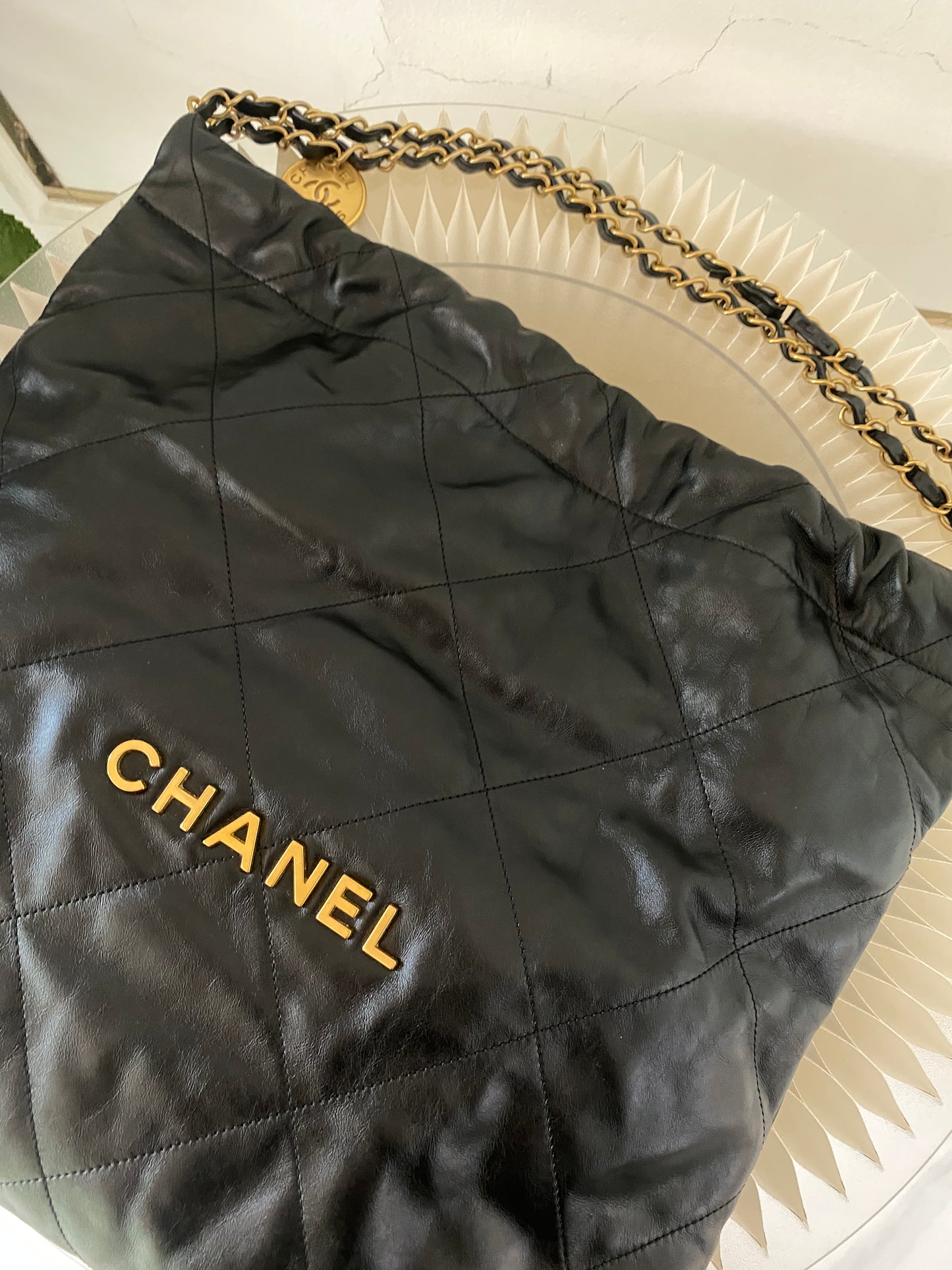 Chanel 22 Medium GHW