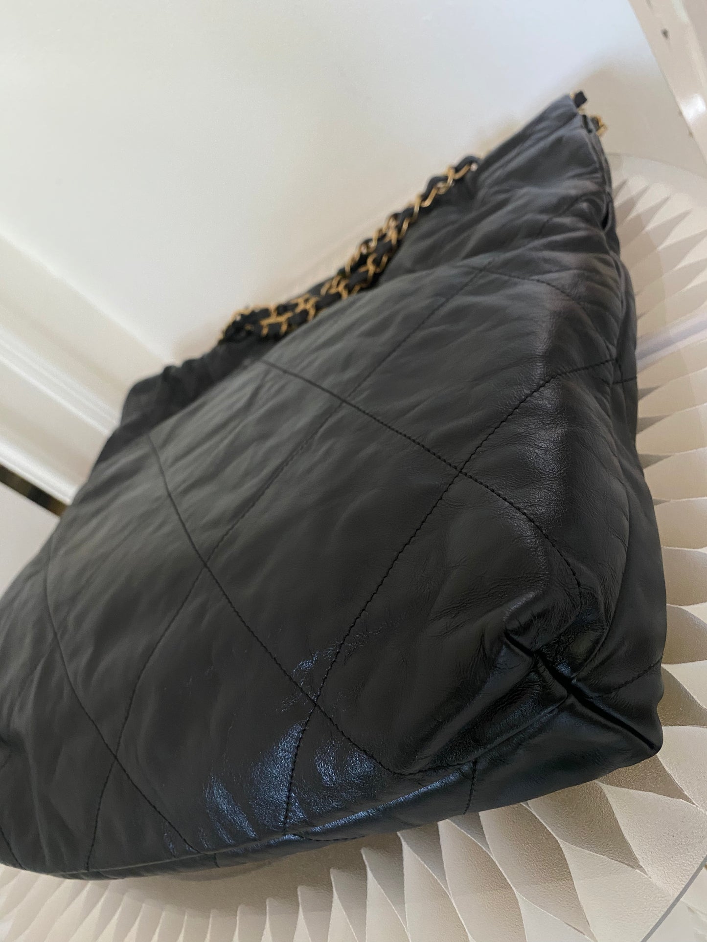Chanel 22 Medium GHW