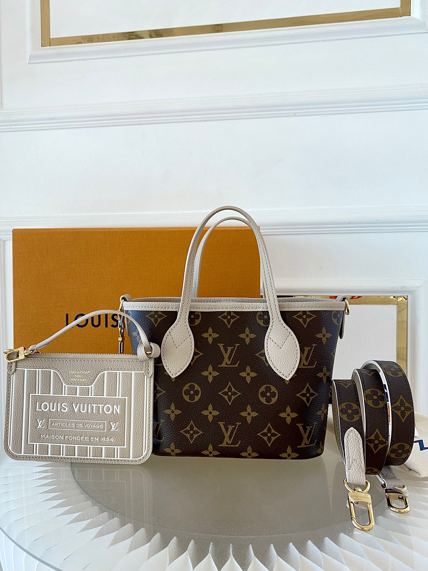 LOUIS VUITTON Reversible Neverfull Mini in Monogram Print