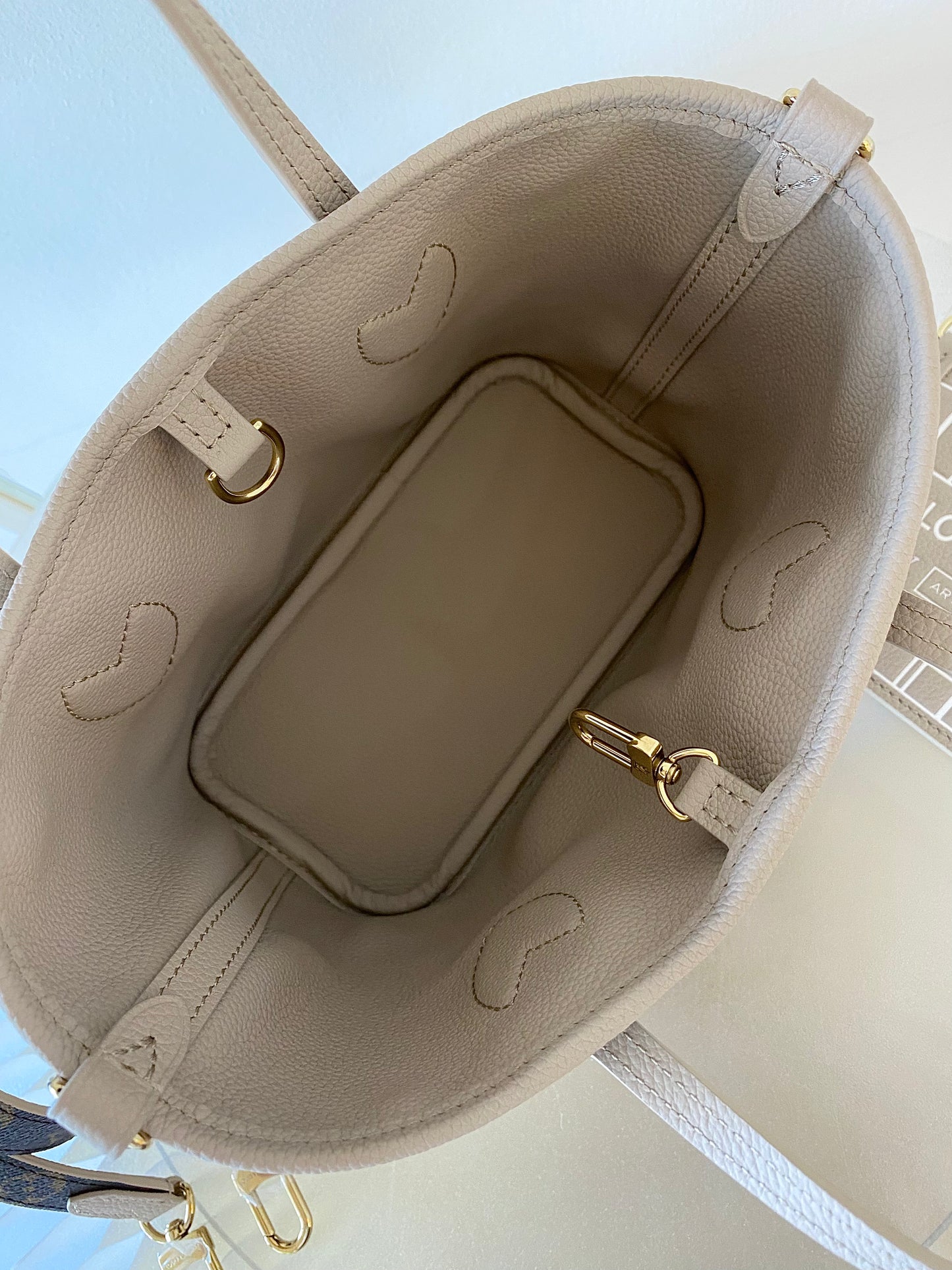 LOUIS VUITTON Reversible Neverfull Mini in Monogram Print