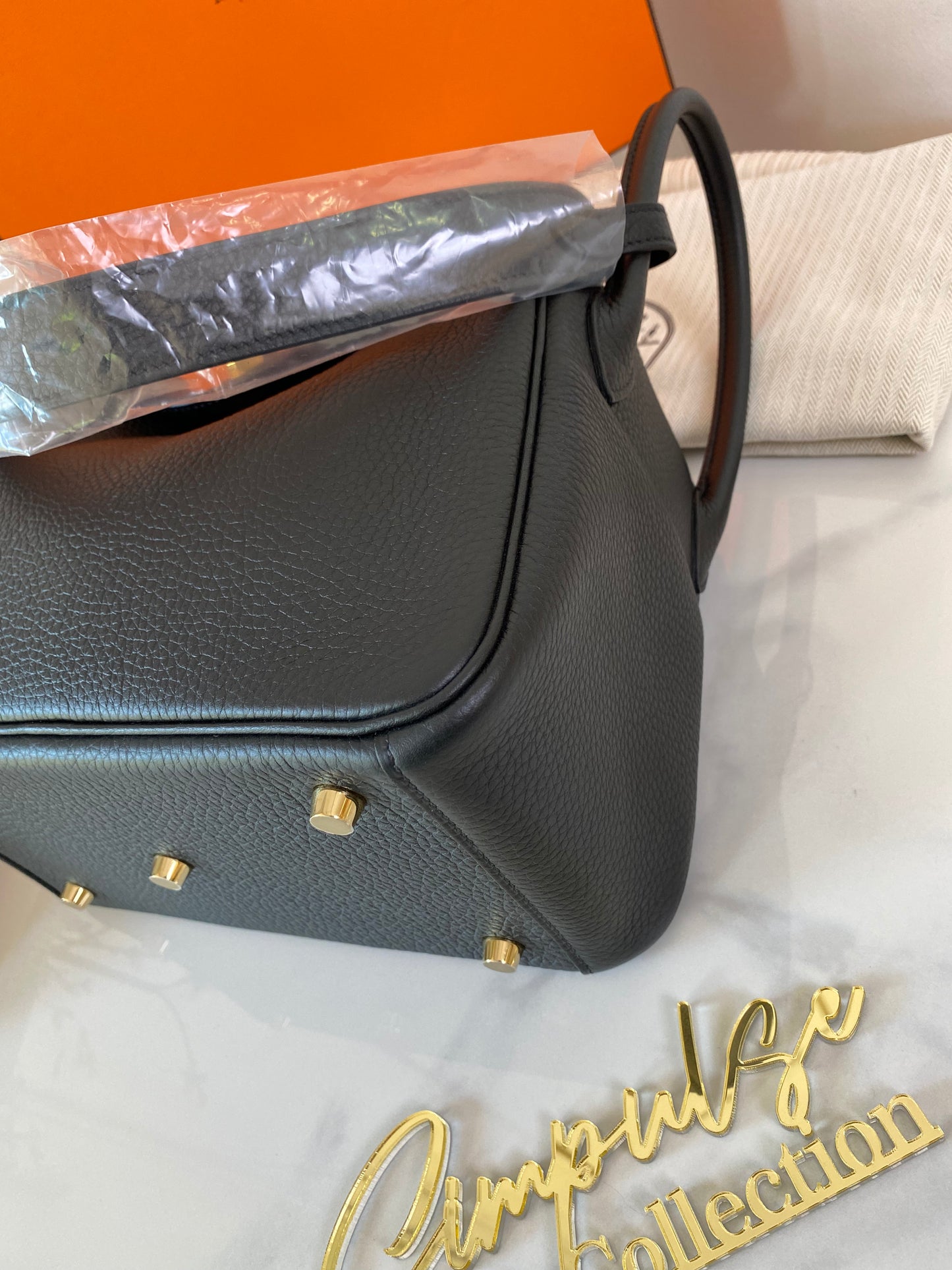 Hermes Lindy 26 Taurillon Clemence 89 Noir GHW