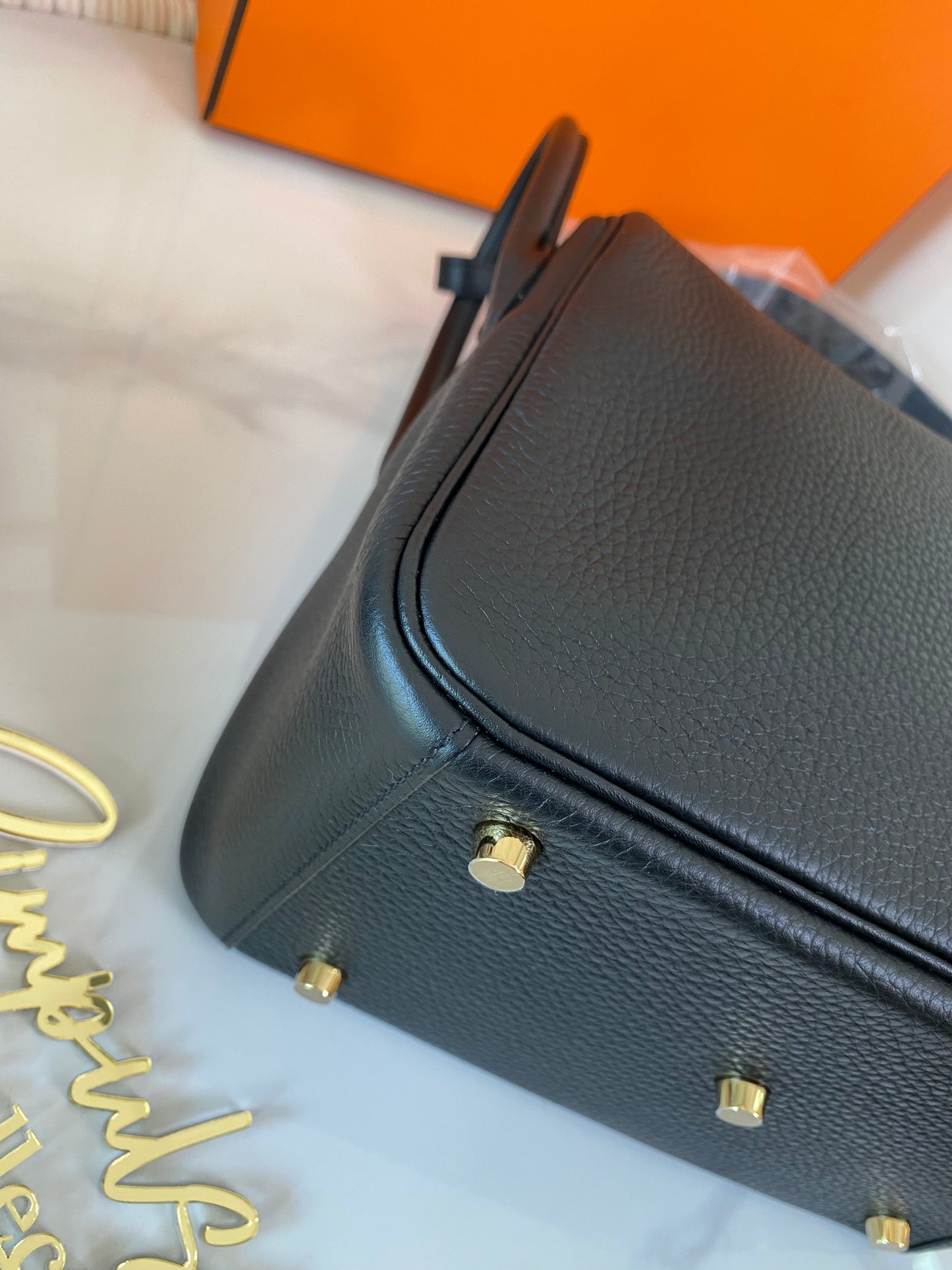 Hermes Lindy 26 Taurillon Clemence 89 Noir GHW