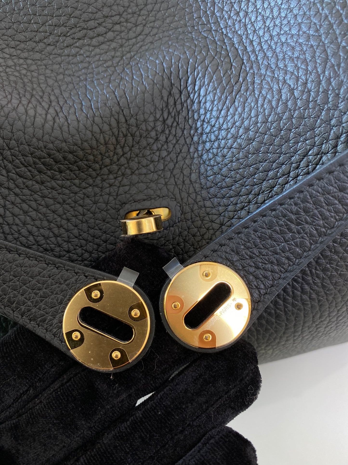 Hermes Lindy 26 Taurillon Clemence 89 Noir GHW