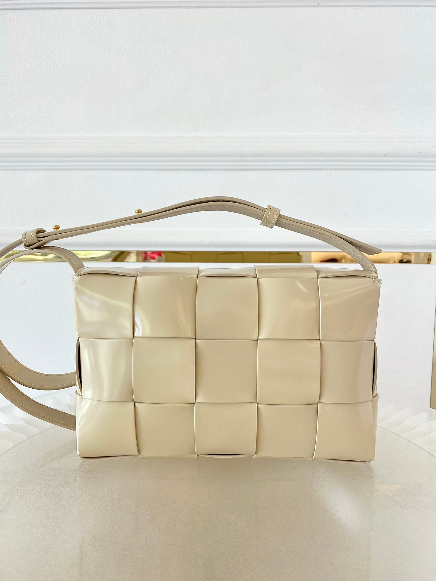 BOTTEGA VENETA Cassette Beige in Leather Bag
