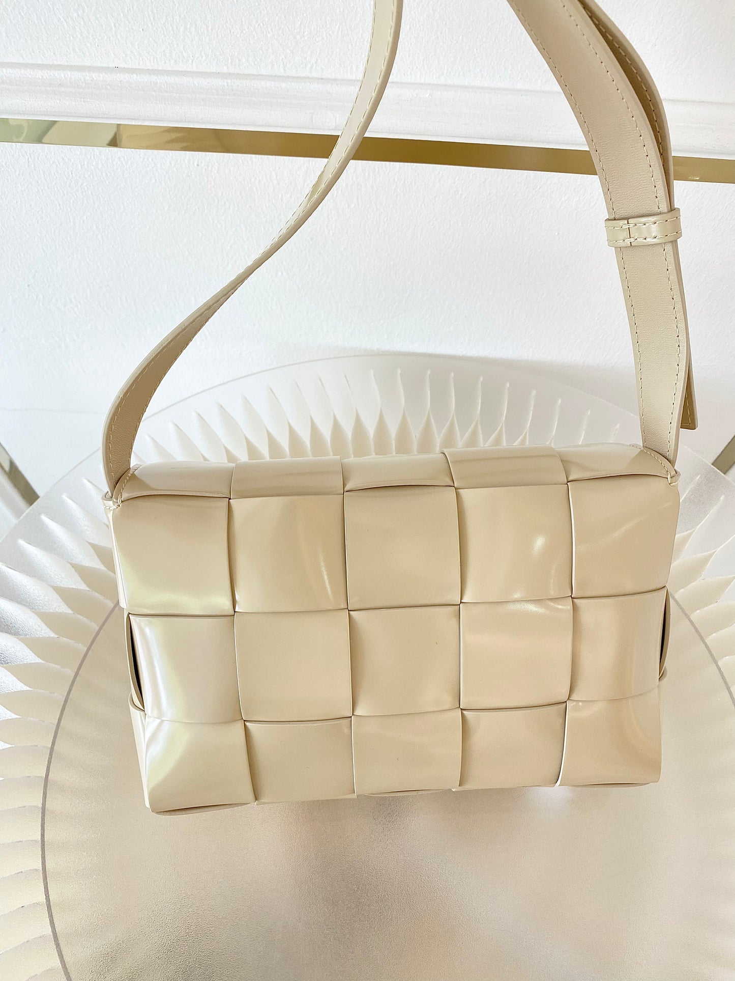 BOTTEGA VENETA Cassette Beige in Leather Bag