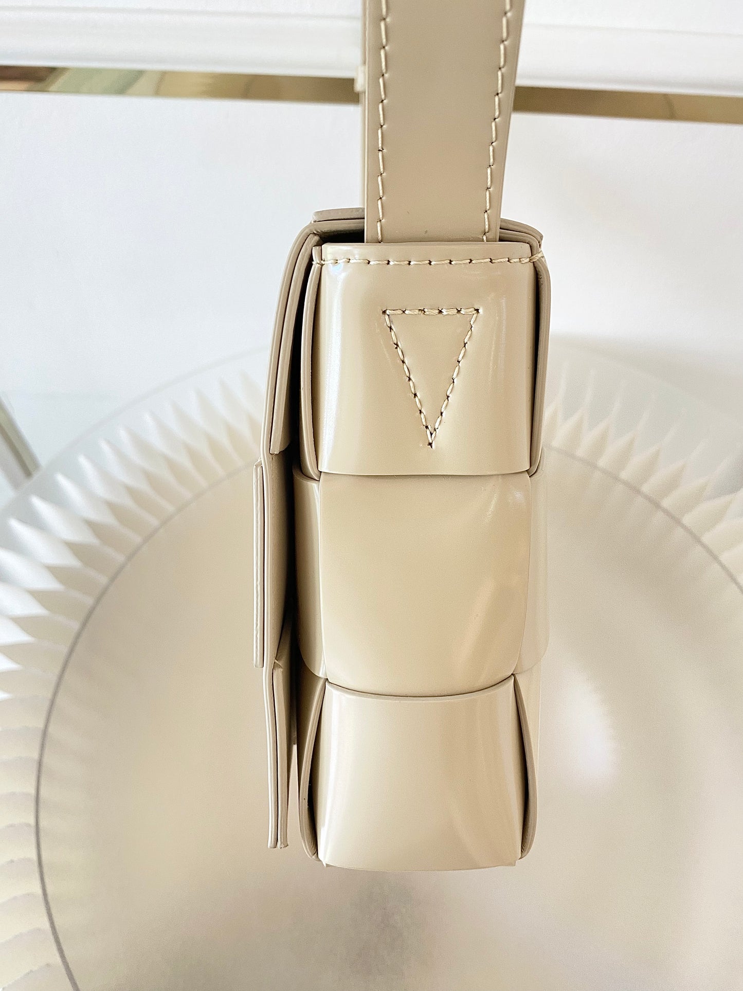 BOTTEGA VENETA Cassette Beige in Leather Bag