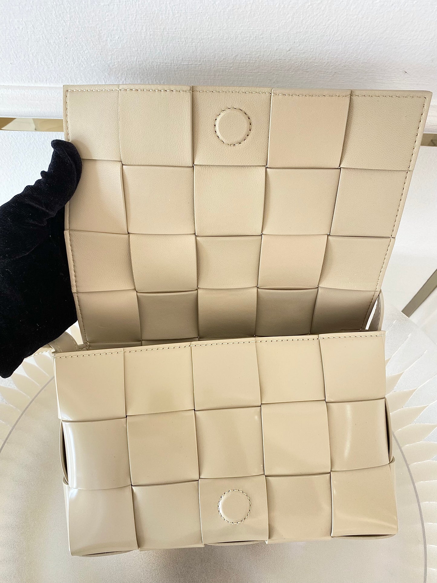 BOTTEGA VENETA Cassette Beige in Leather Bag