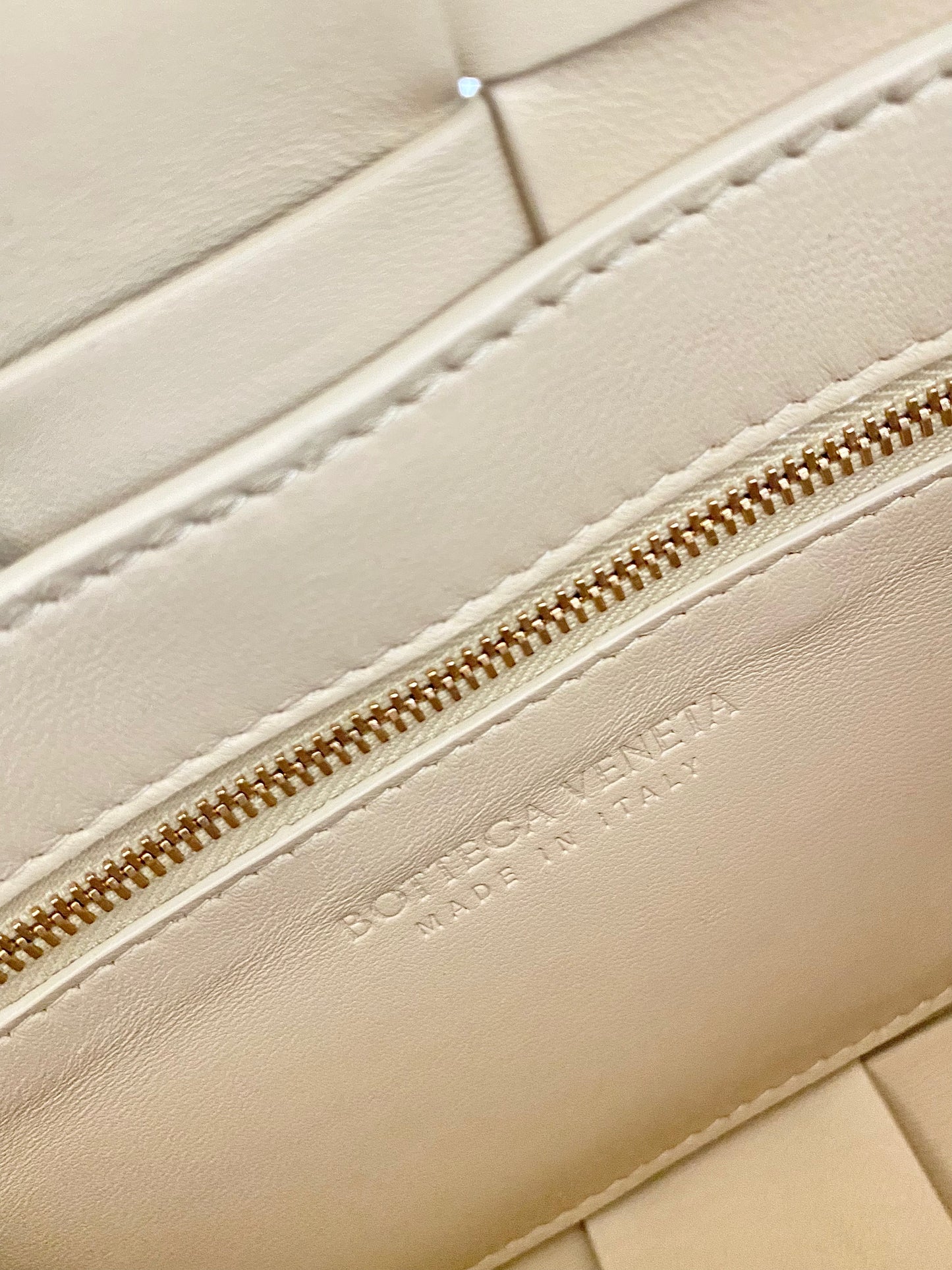 BOTTEGA VENETA Cassette Beige in Leather Bag
