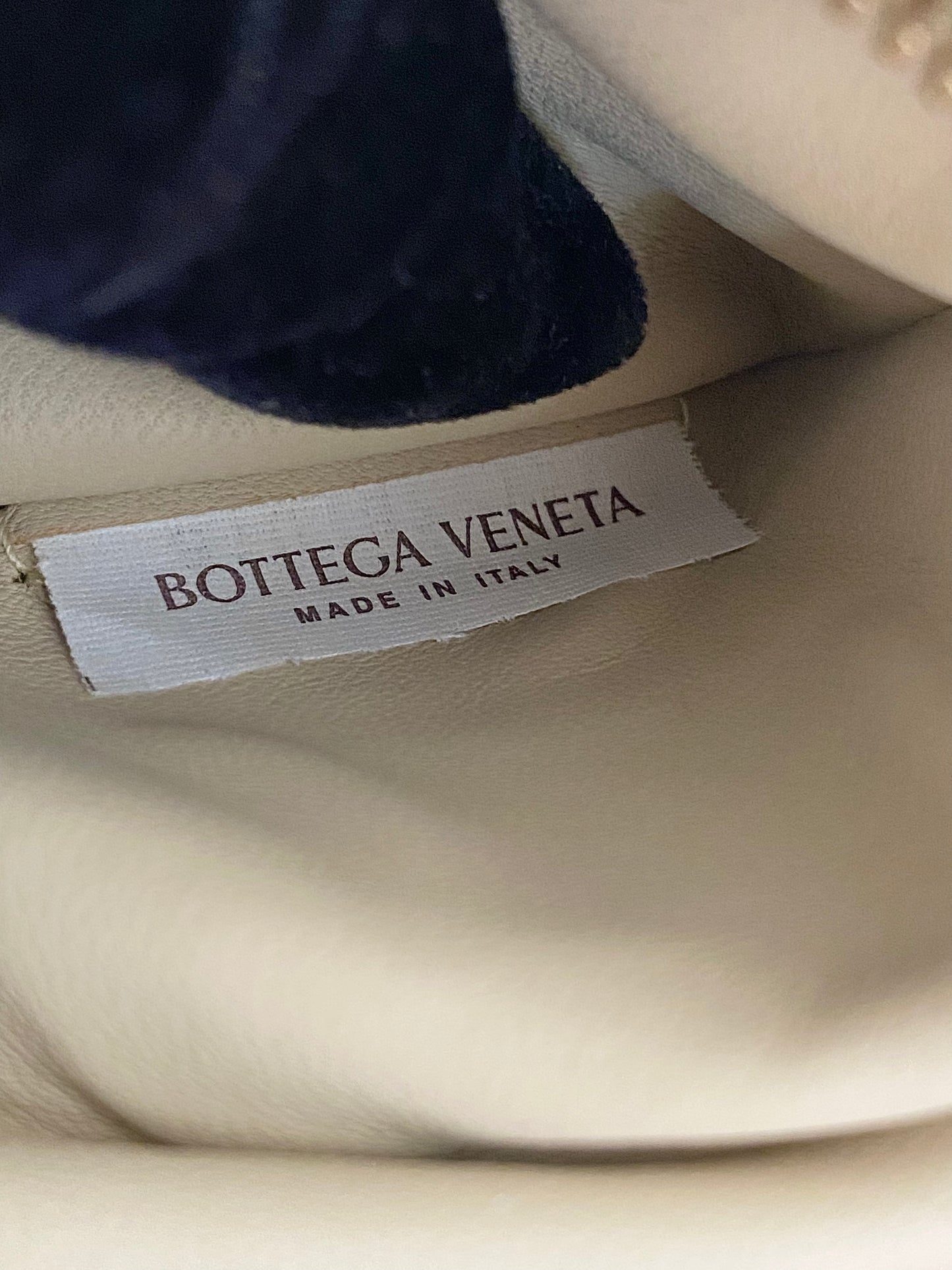 BOTTEGA VENETA Cassette Beige in Leather Bag