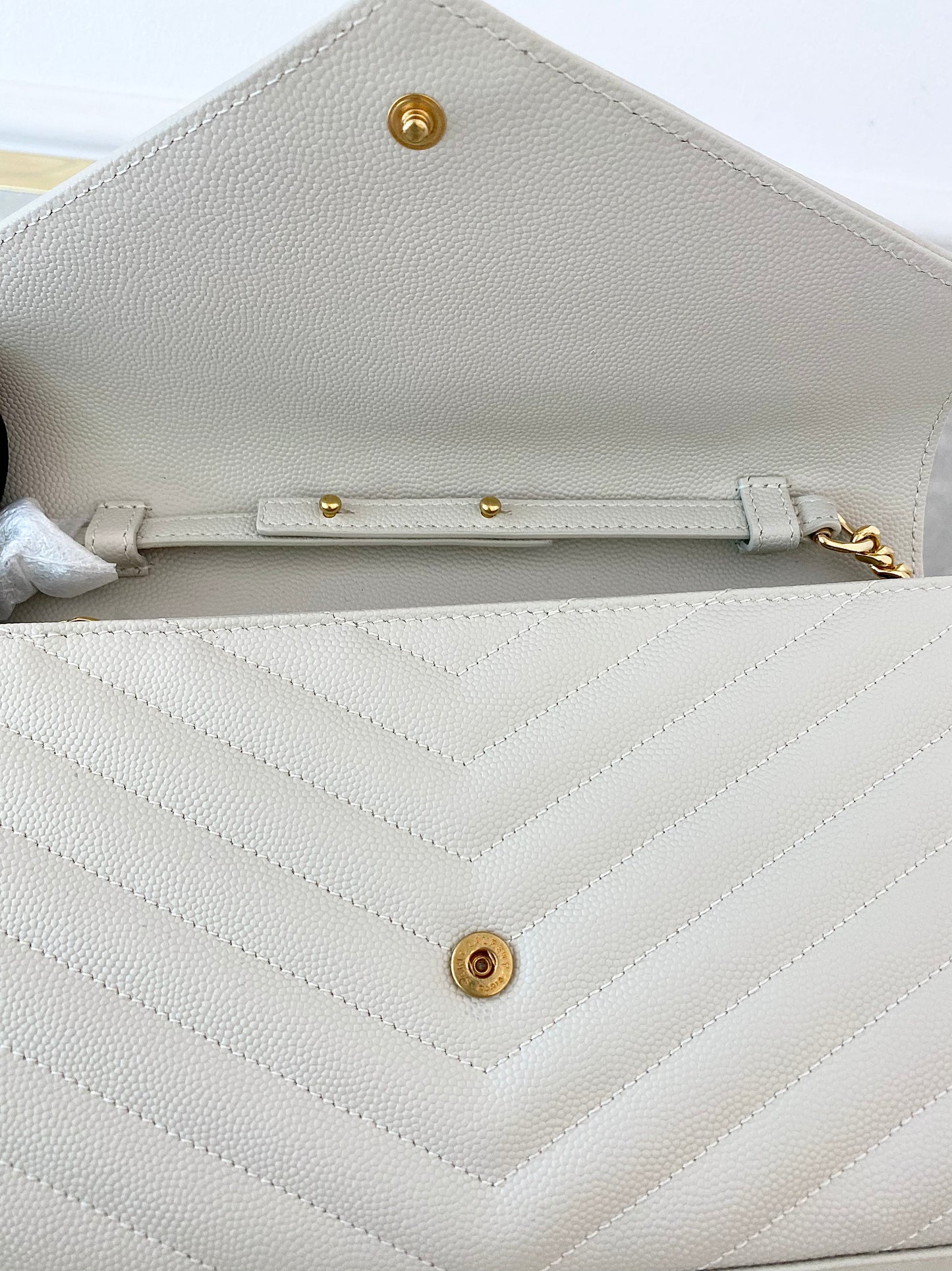 YVES SAINT LAURENT Cassandre Metelasse Envelope WOC GHW