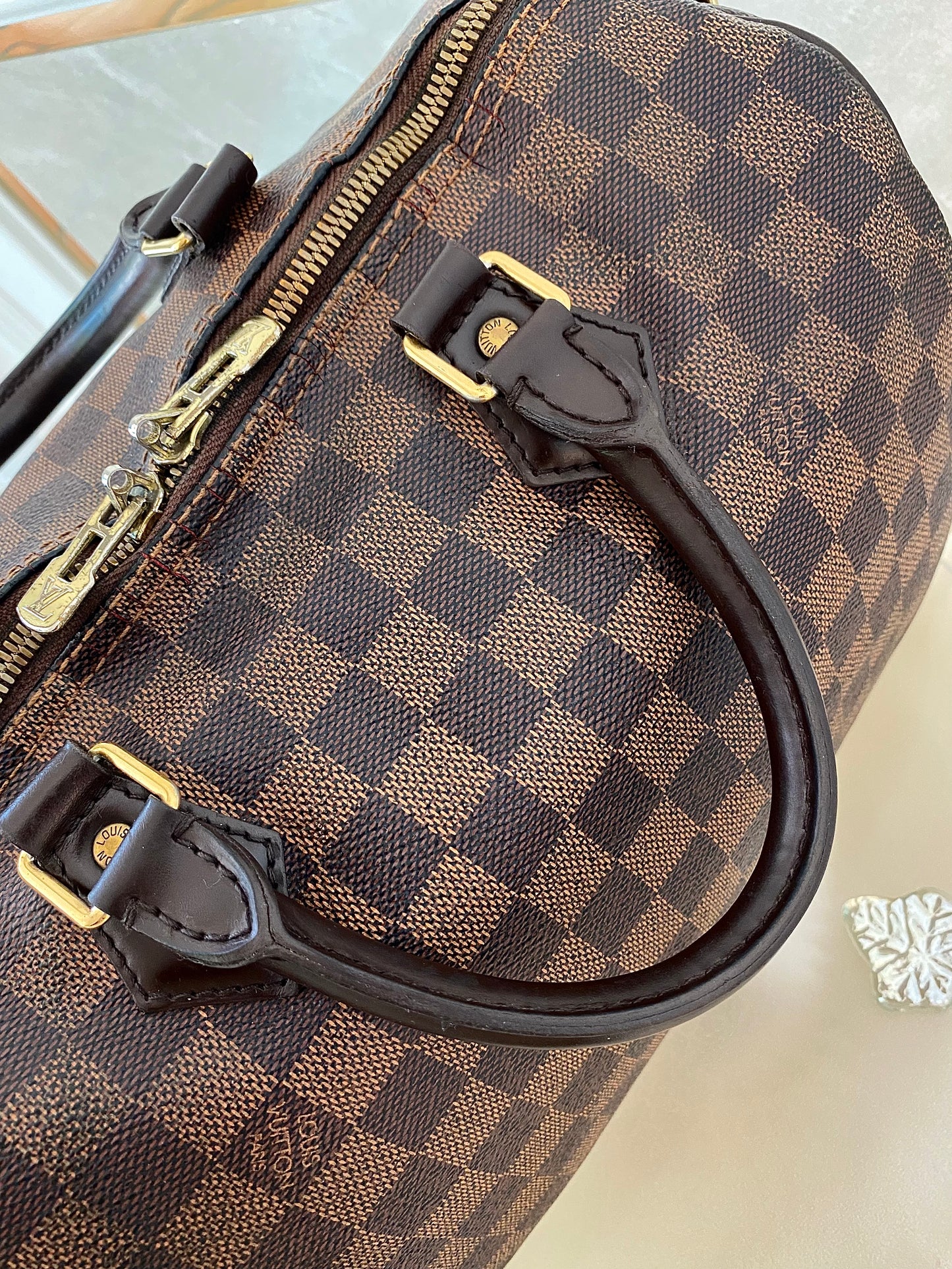 LOUIS VUITTON Speedy Bandoulière 30 in Damier Ebene