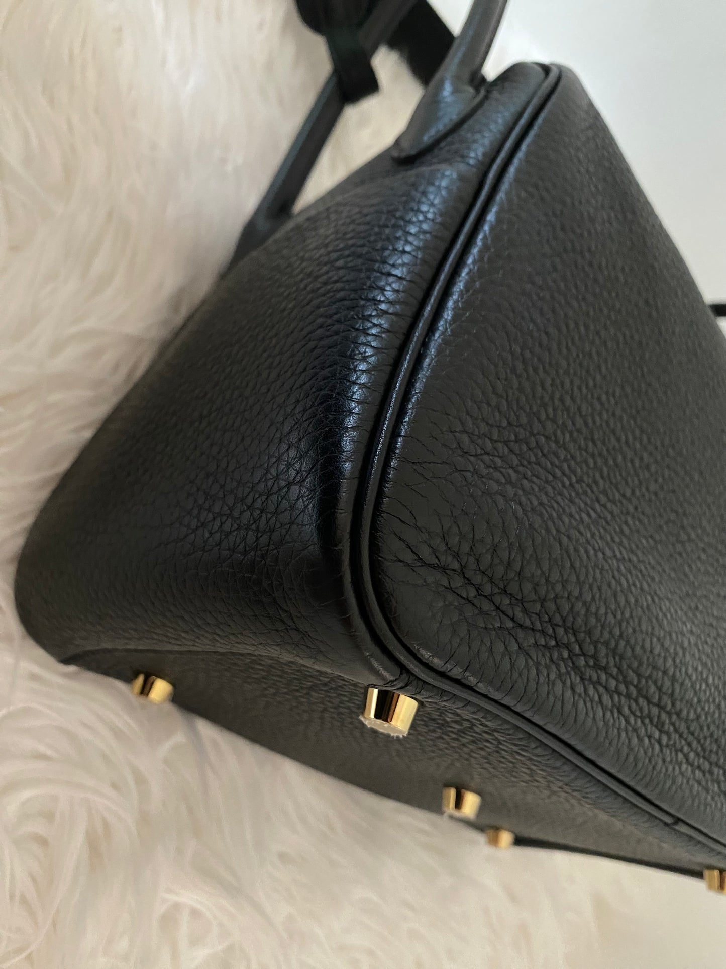 Hermes Lindy 26 Black GHW
