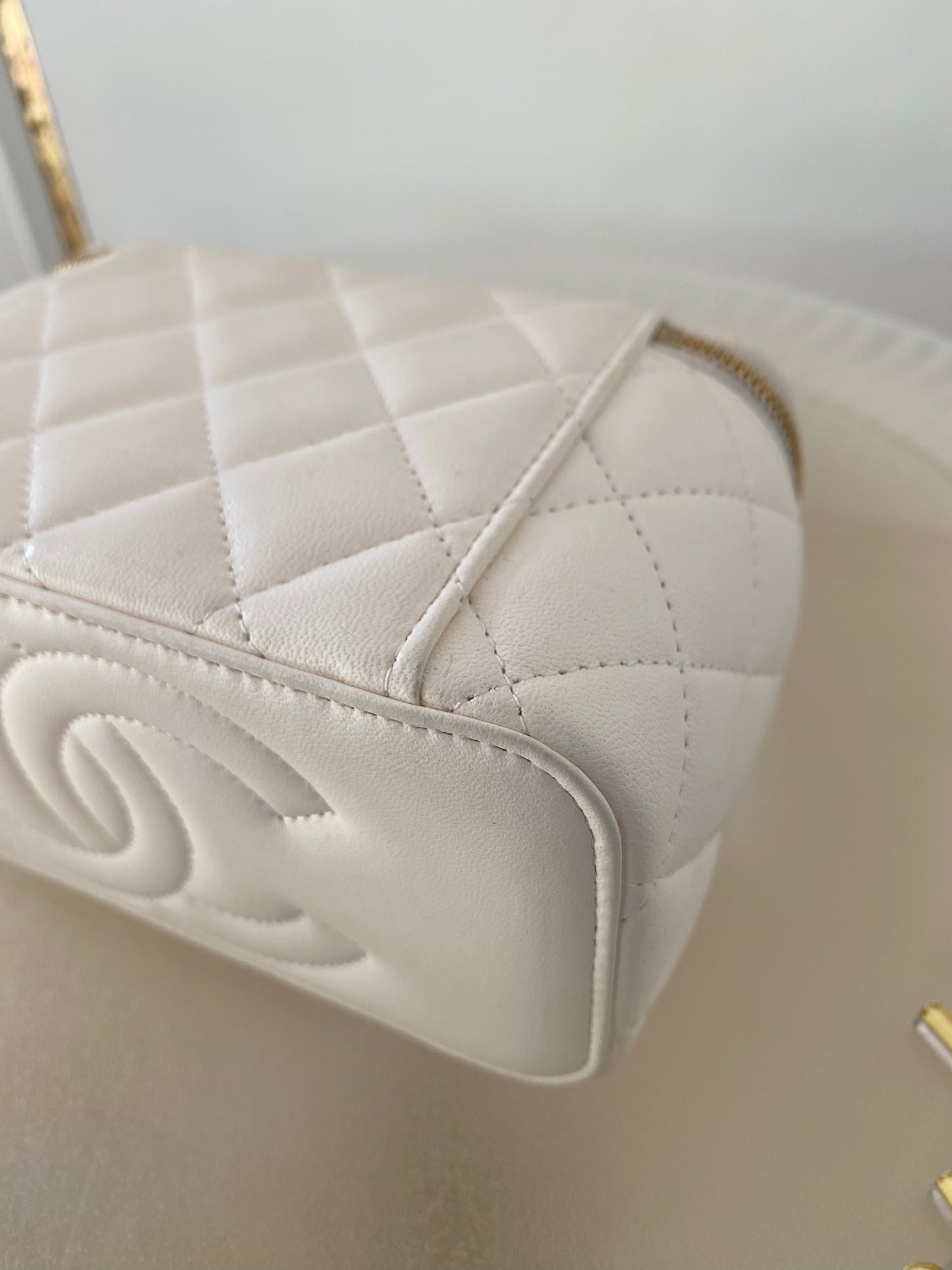 Chanel Vanity Coco White Gold