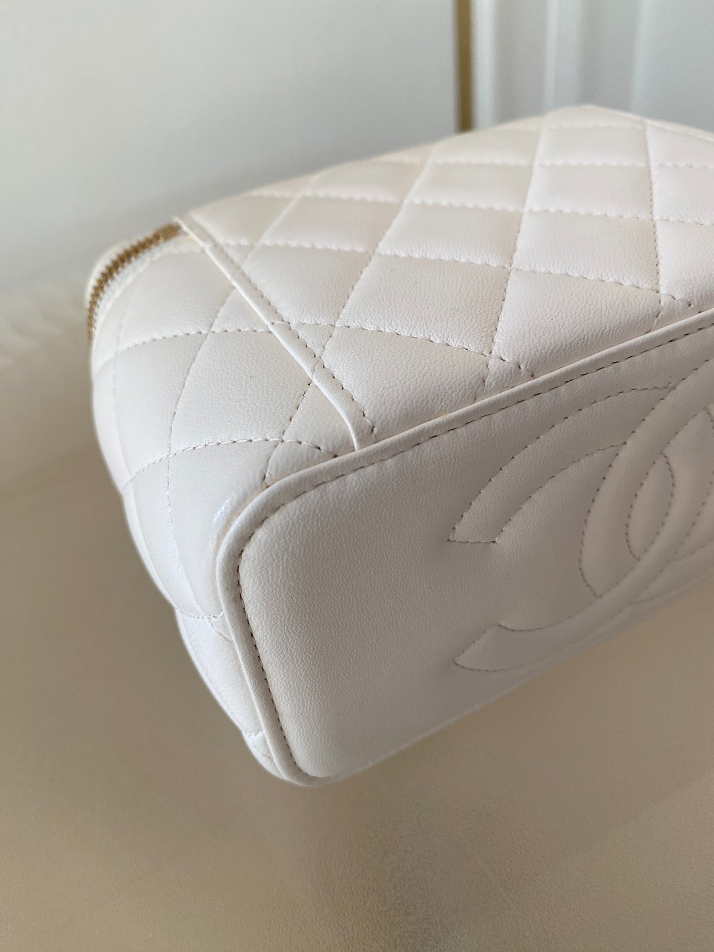Chanel Vanity Coco White Gold