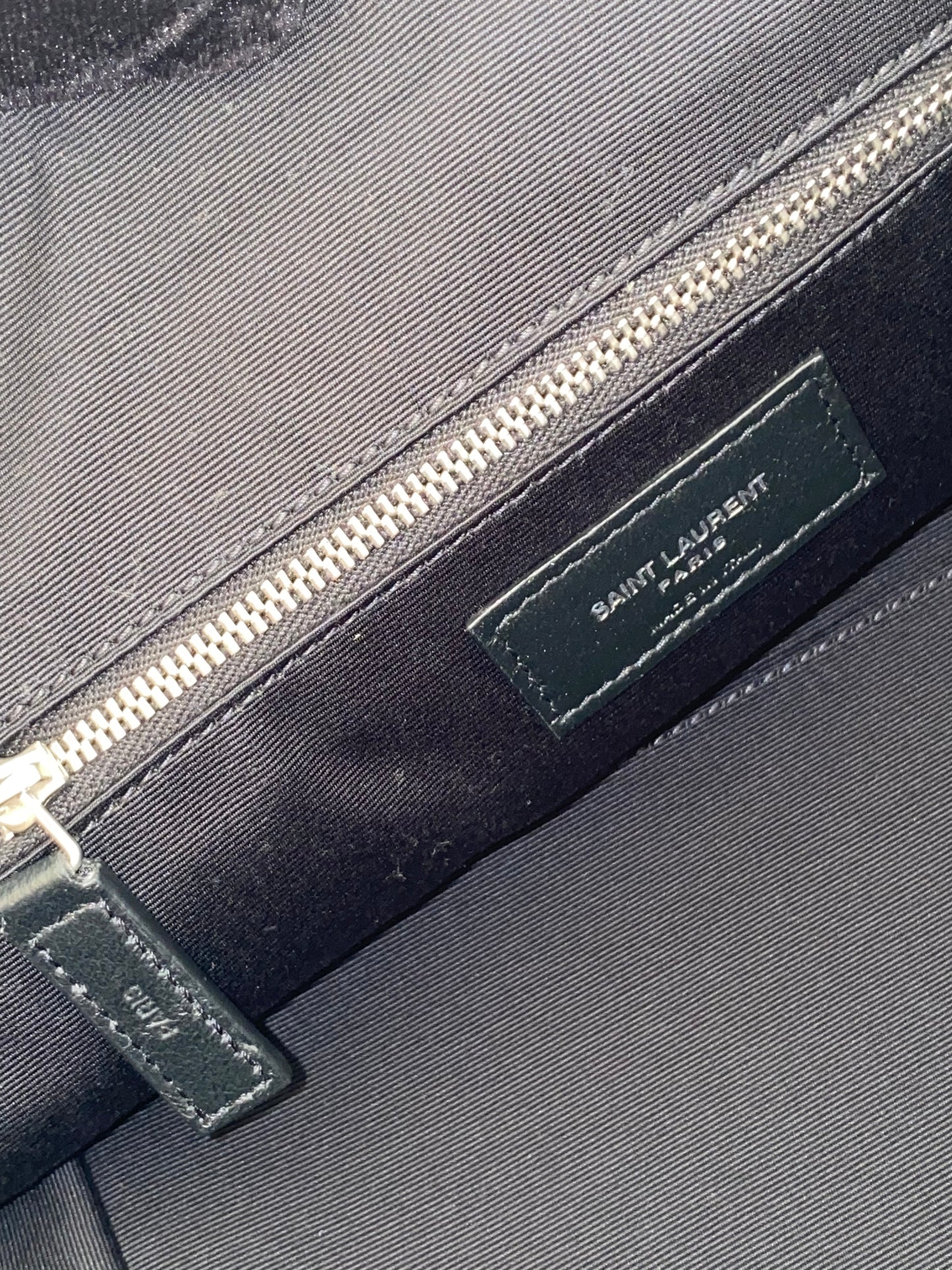 YVES SAINT LAURENT Tuc Black Patent Shoulder Bag