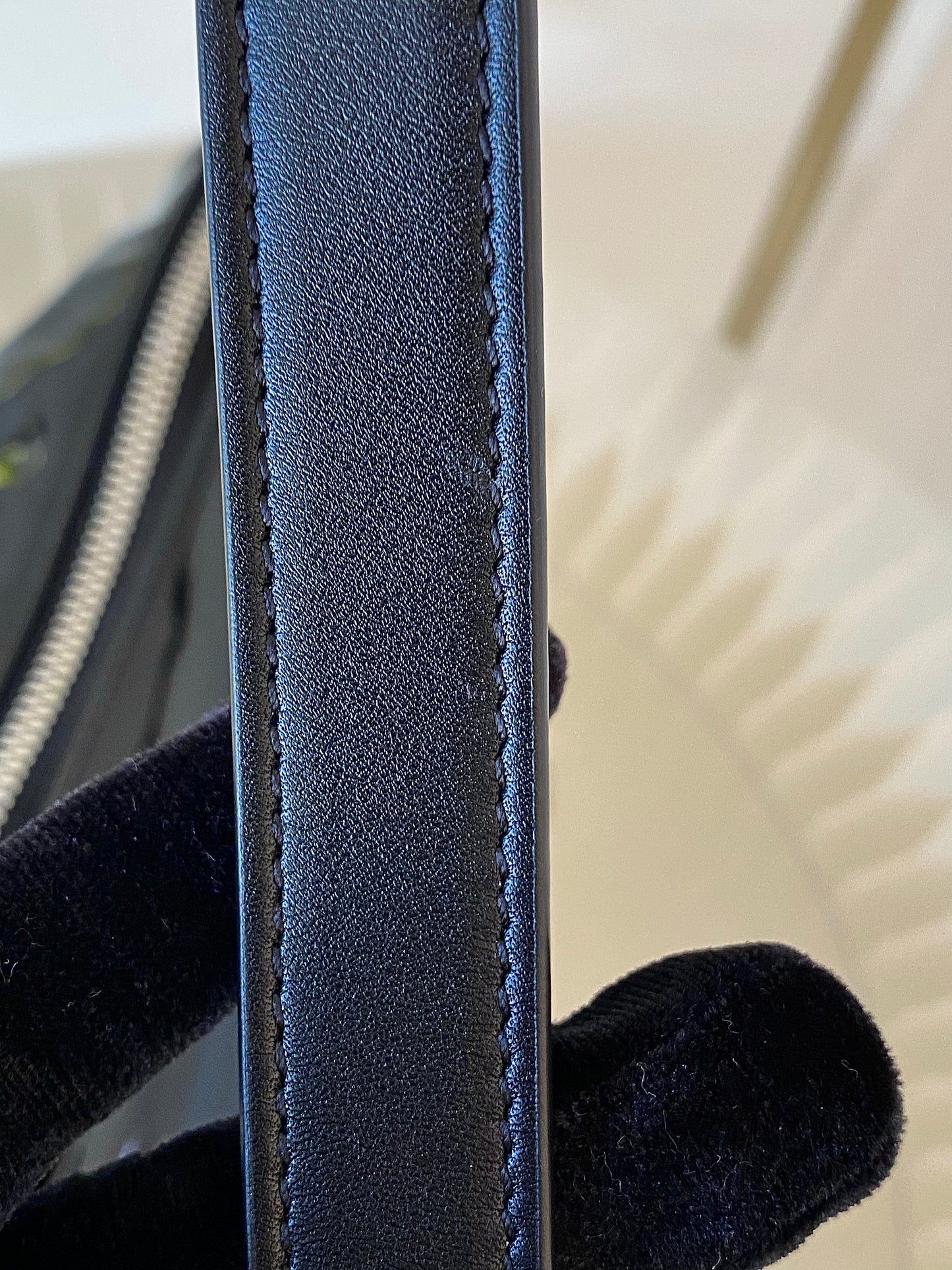 YVES SAINT LAURENT Tuc Black Patent Shoulder Bag