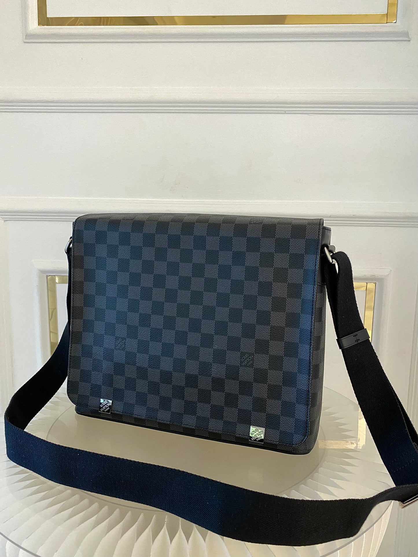 LOUIS VUITTON District Mm Messenger Graphite