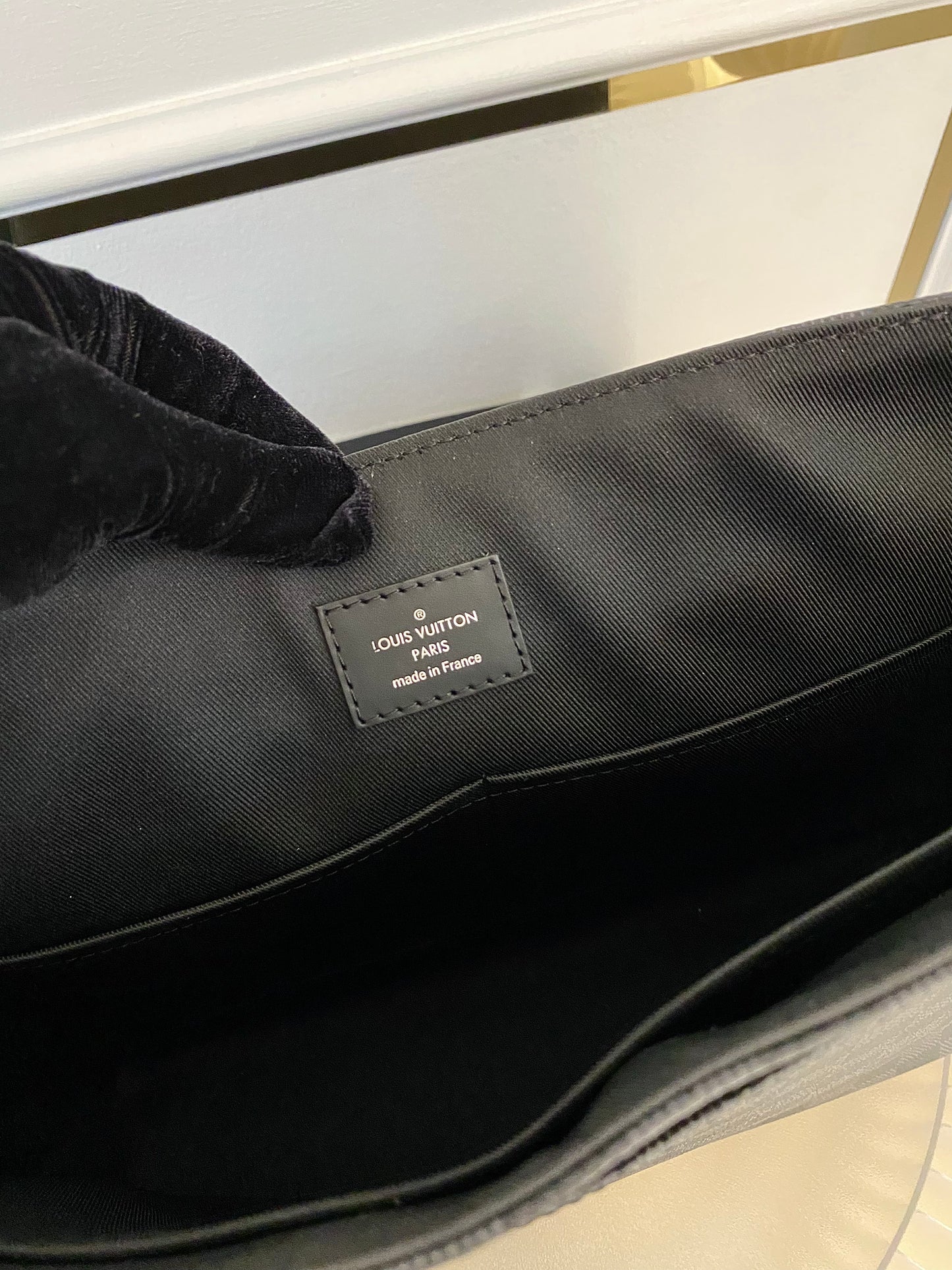 LOUIS VUITTON District Mm Messenger Graphite
