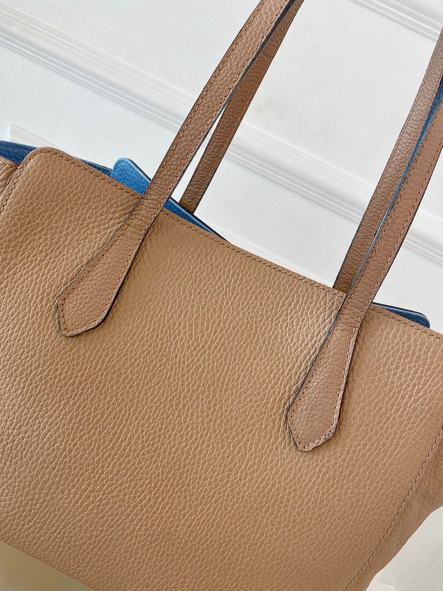 GUCCI Swing Tote Bag in Beige Leather