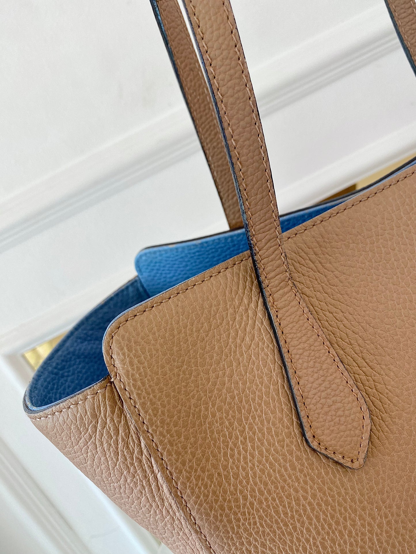 GUCCI Swing Tote Bag in Beige Leather