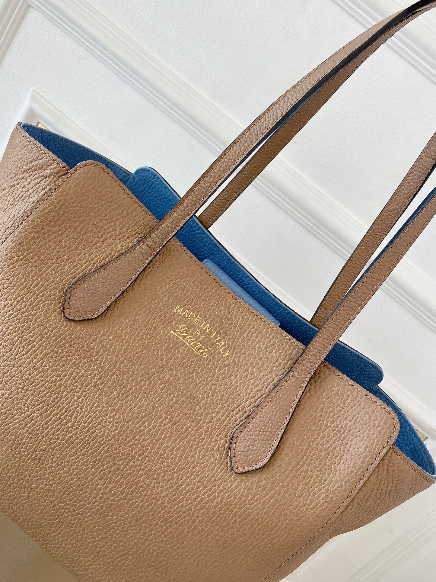 GUCCI Swing Tote Bag in Beige Leather