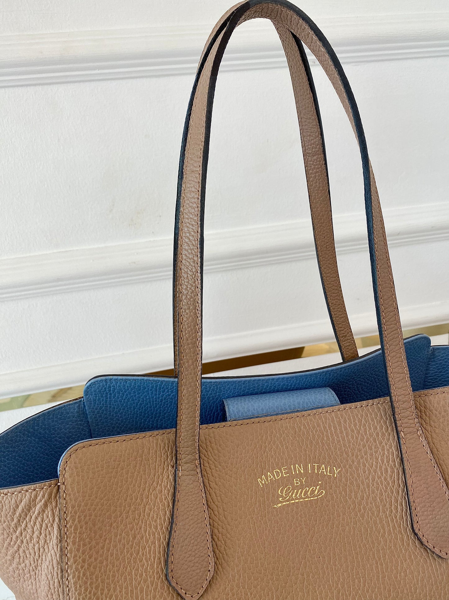 GUCCI Swing Tote Bag in Beige Leather