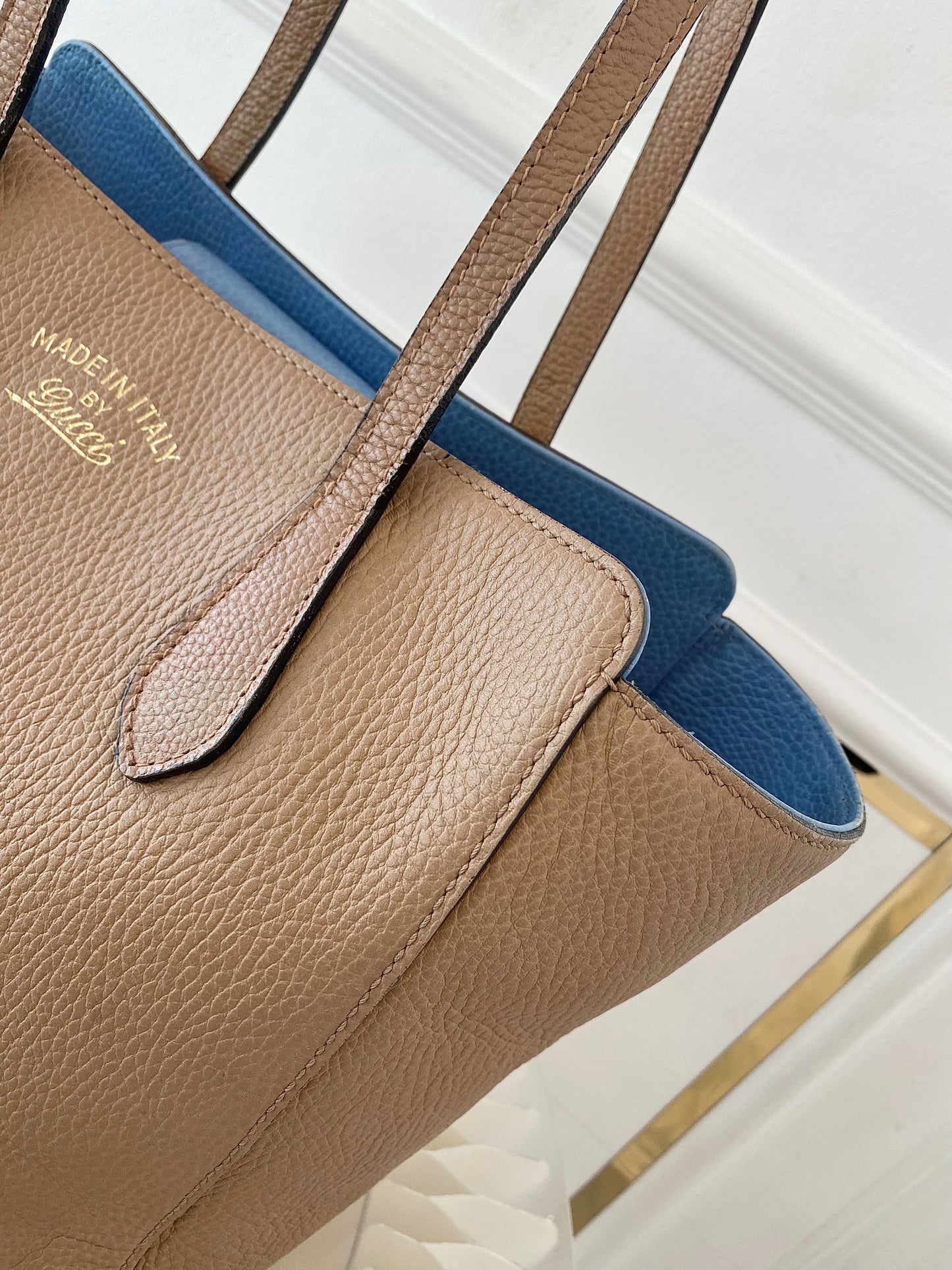 GUCCI Swing Tote Bag in Beige Leather