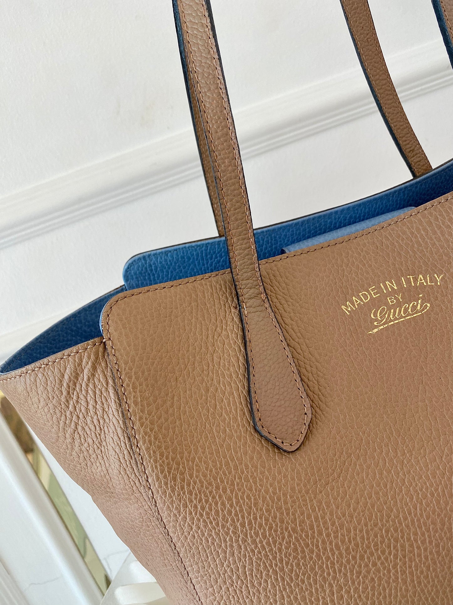 GUCCI Swing Tote Bag in Beige Leather