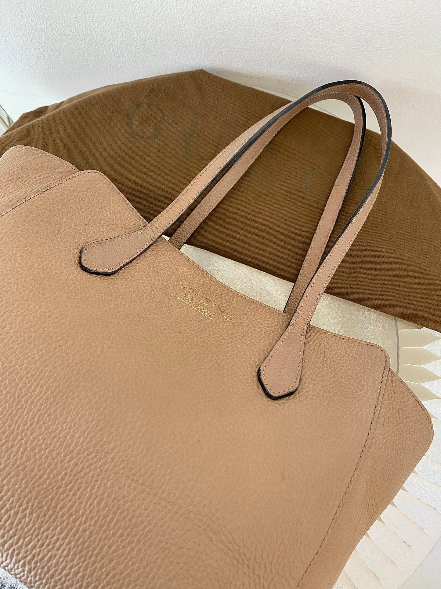 GUCCI Swing Tote Bag in Beige Leather