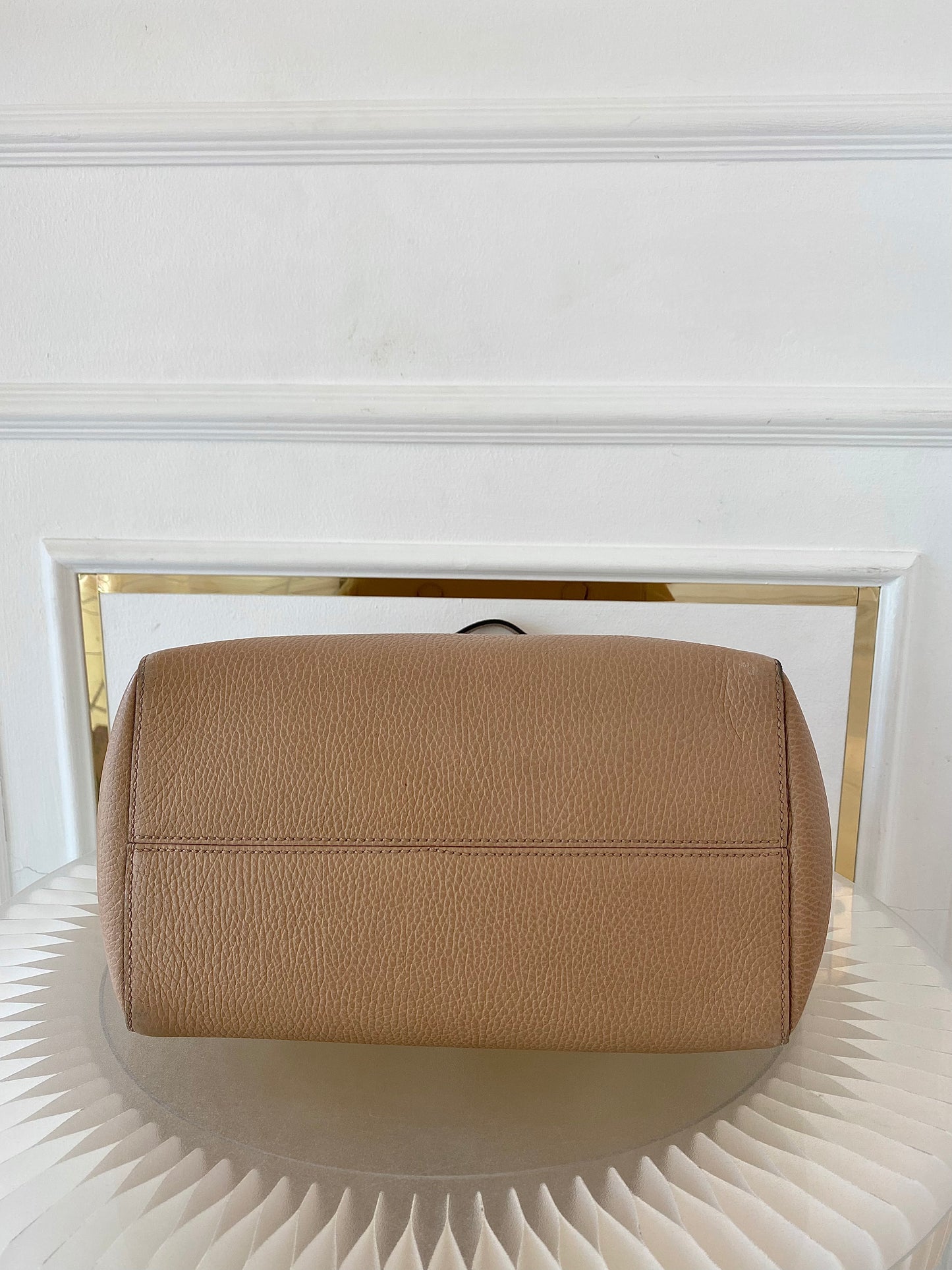 GUCCI Swing Tote Bag in Beige Leather