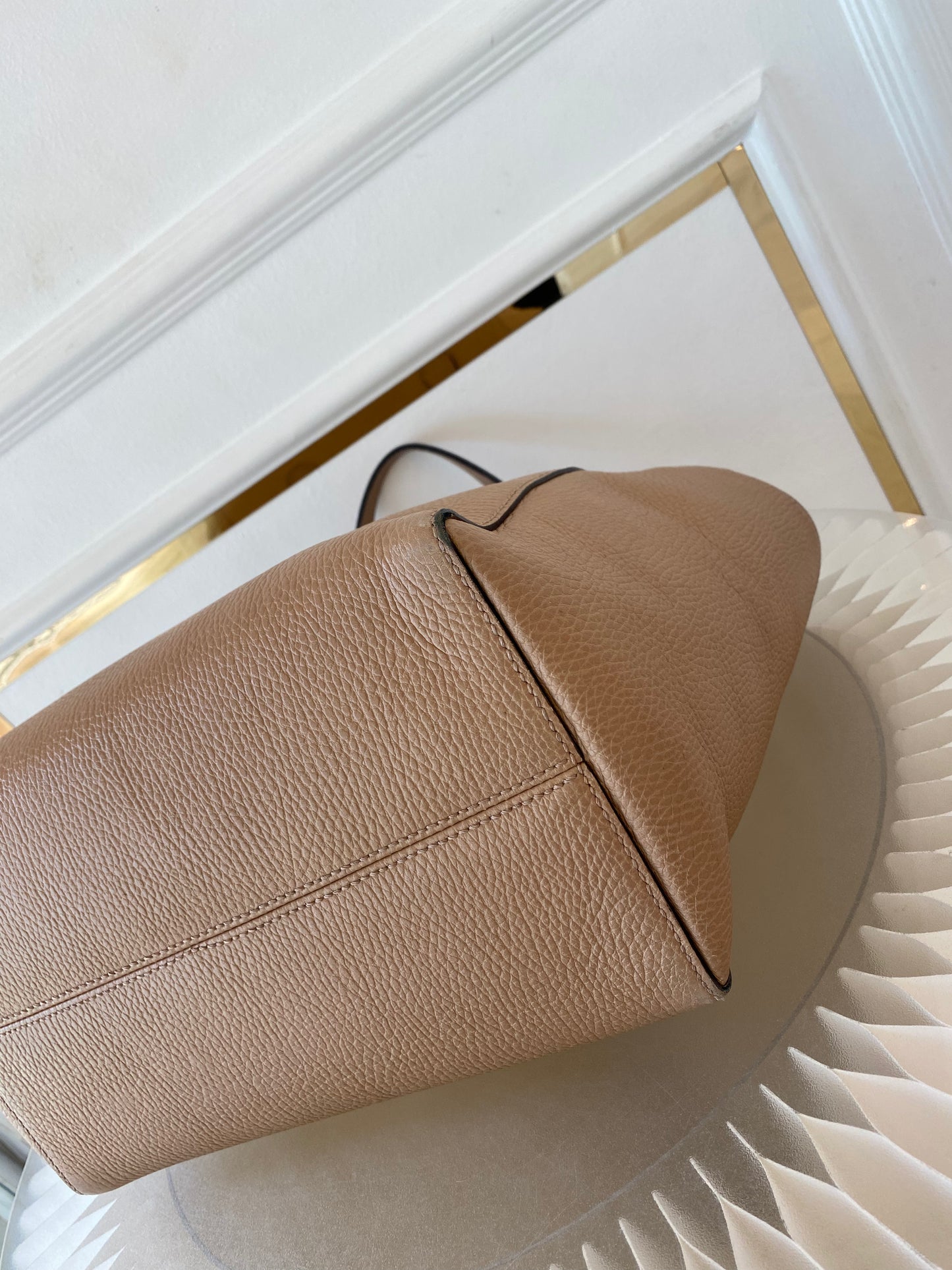 GUCCI Swing Tote Bag in Beige Leather