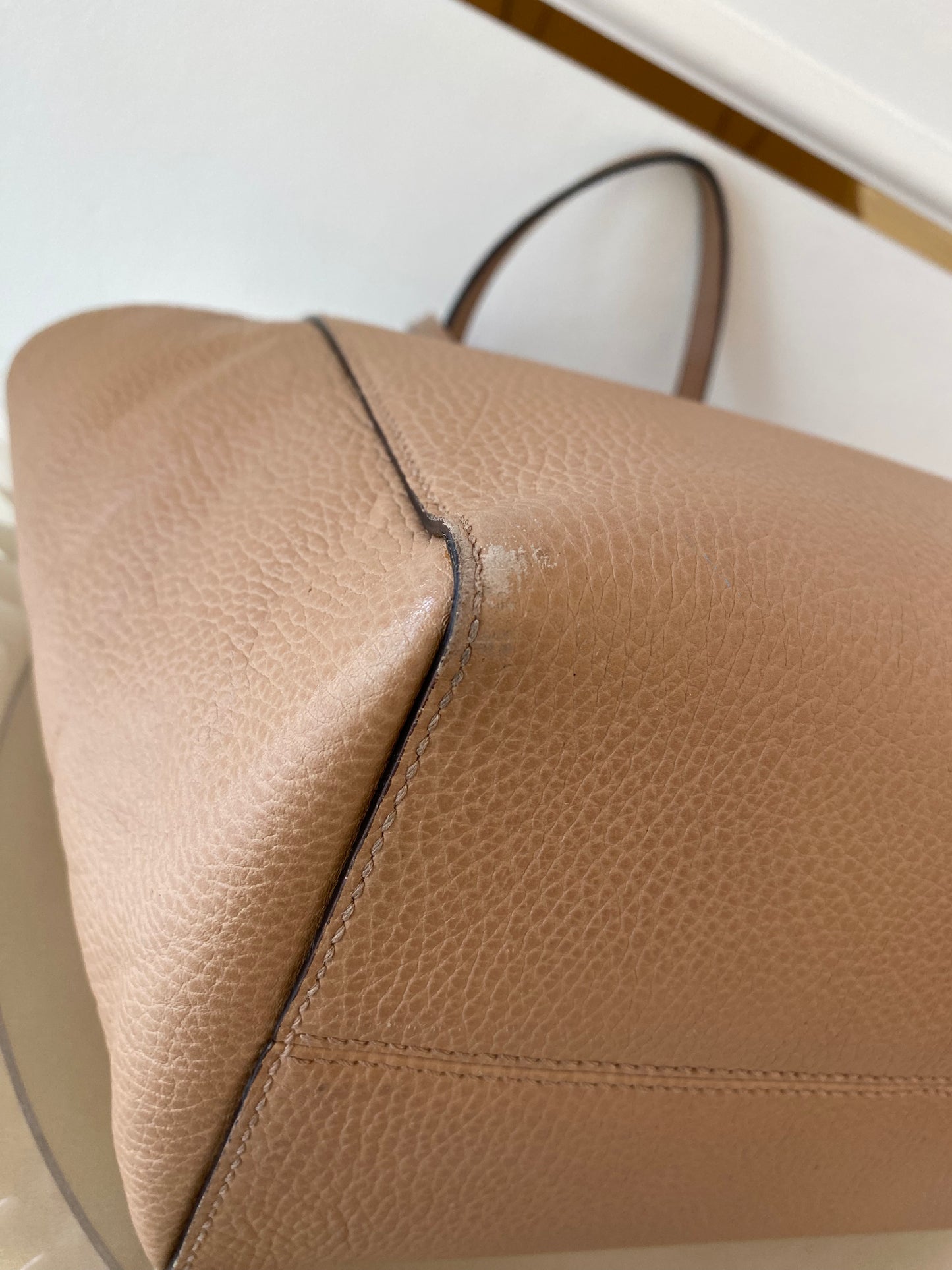 GUCCI Swing Tote Bag in Beige Leather