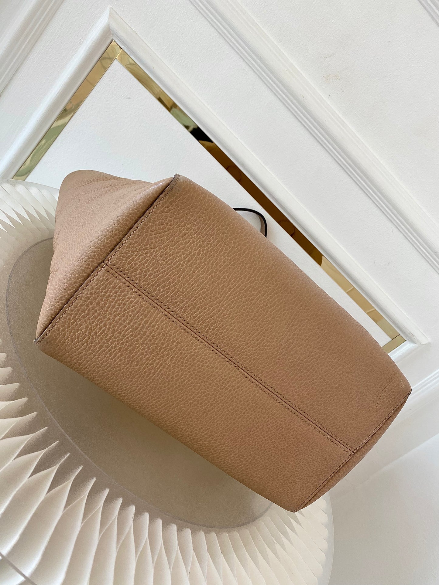 GUCCI Swing Tote Bag in Beige Leather
