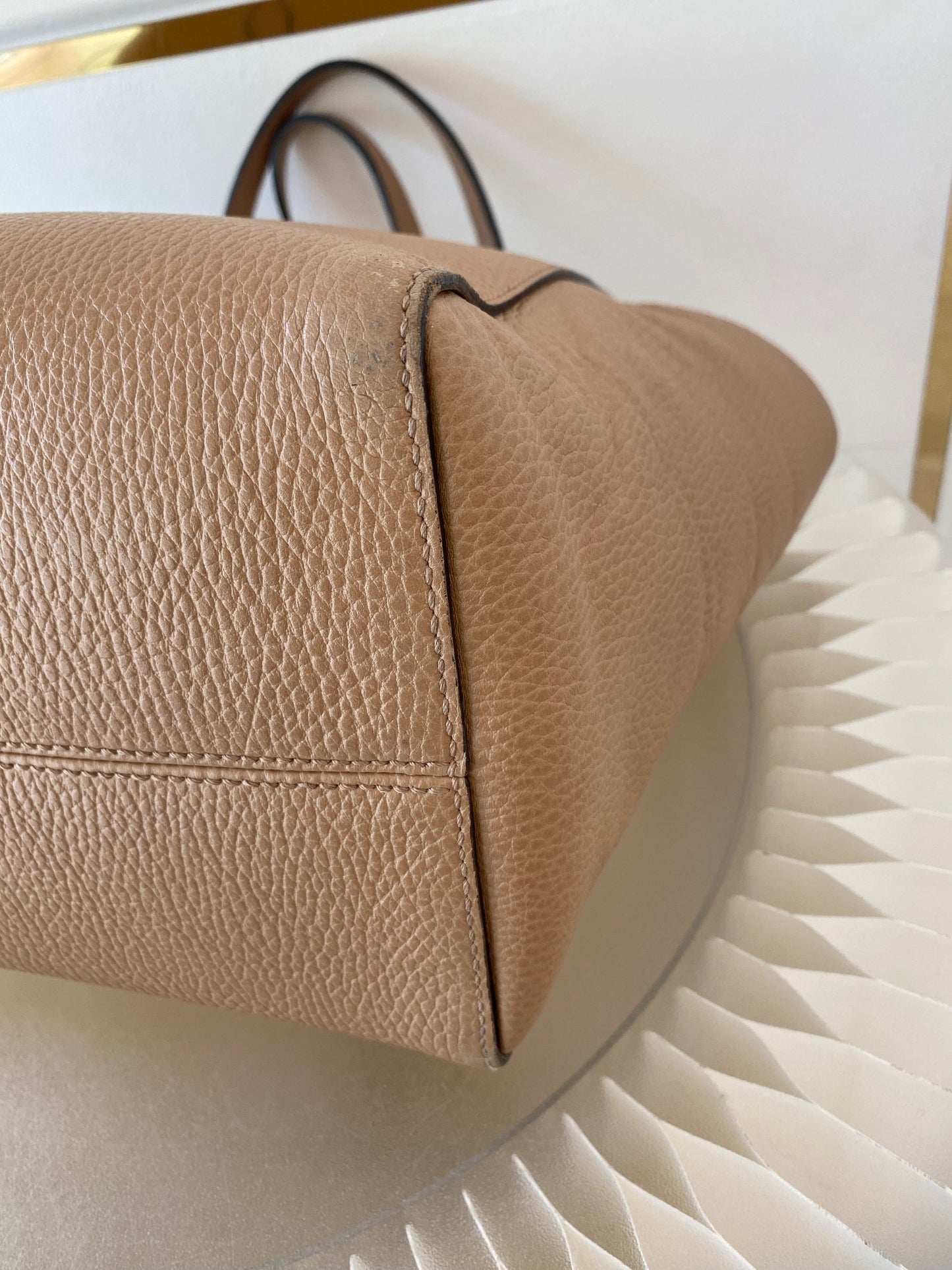 GUCCI Swing Tote Bag in Beige Leather