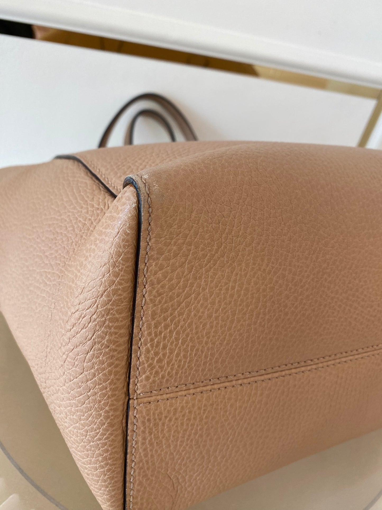 GUCCI Swing Tote Bag in Beige Leather