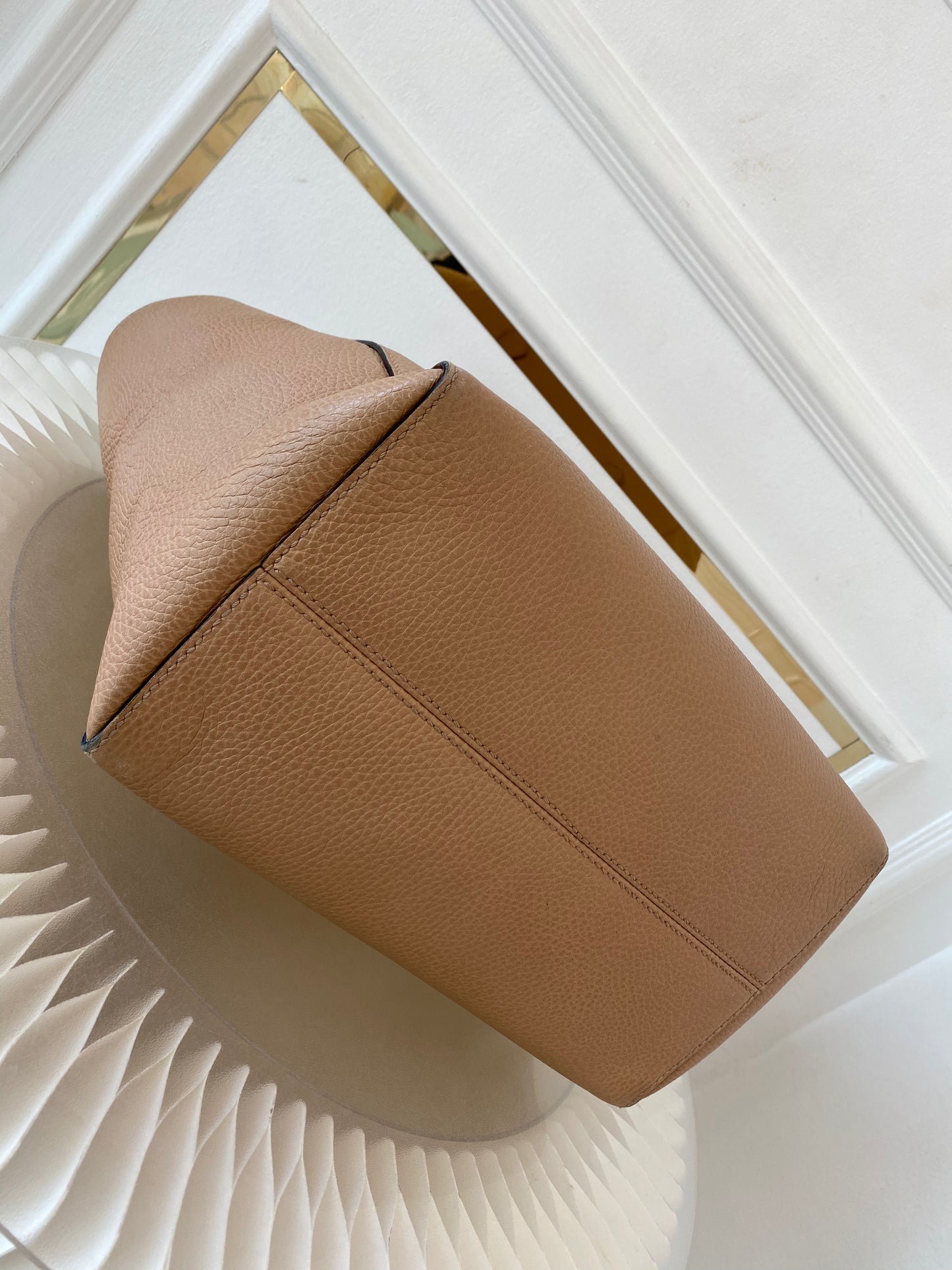 GUCCI Swing Tote Bag in Beige Leather