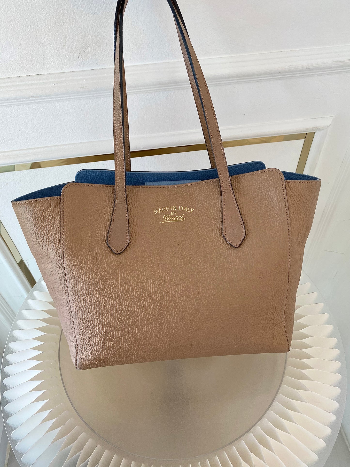 GUCCI Swing Tote Bag in Beige Leather