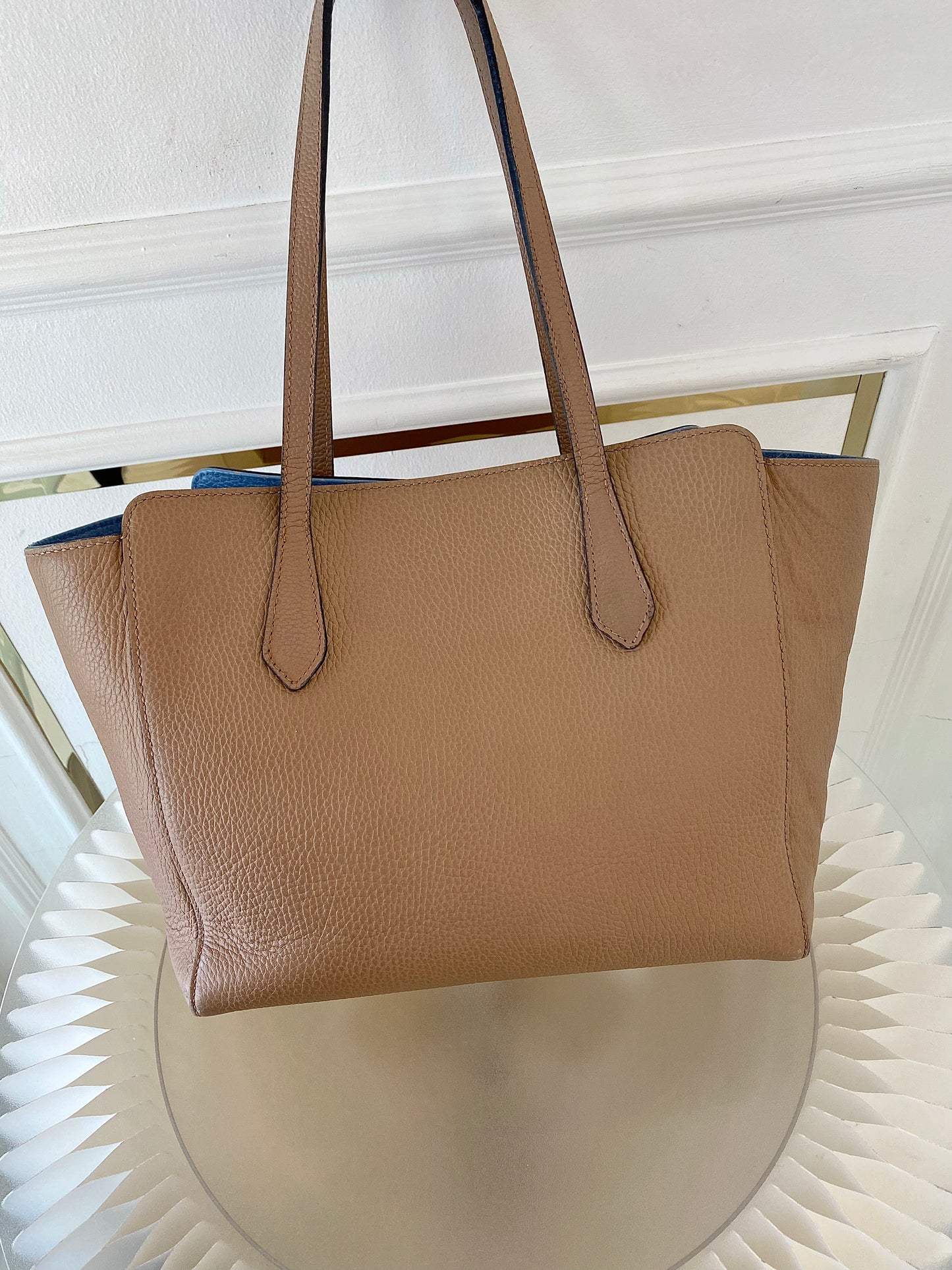 GUCCI Swing Tote Bag in Beige Leather
