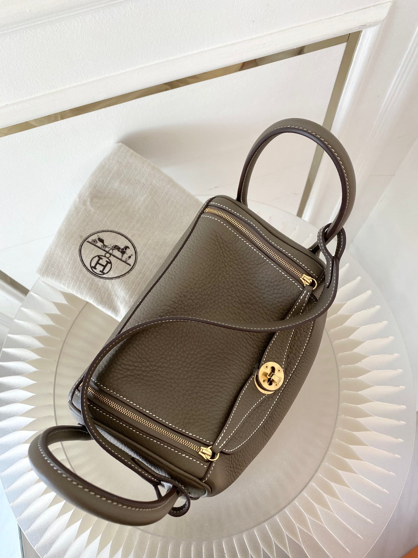 HERMES Lindy 26 Etoupe GHW