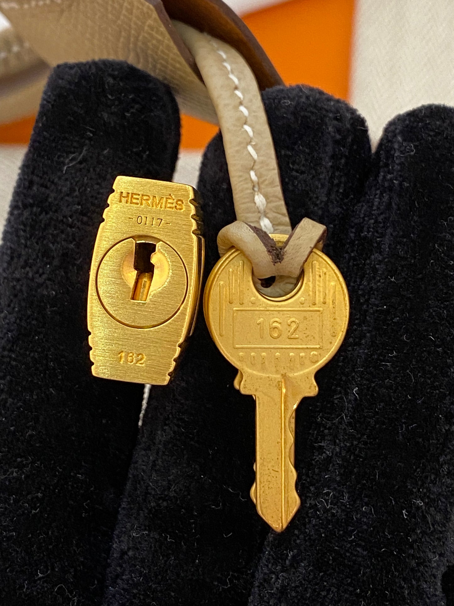 HERMES Kelly 25 Gold in Craie Epsom Leather GHW