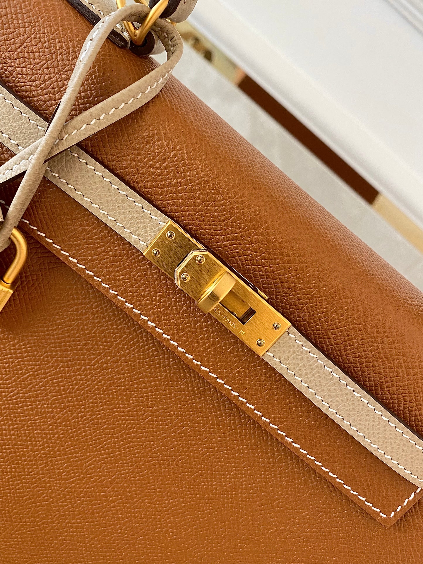 HERMES Kelly 25 Gold in Craie Epsom Leather GHW