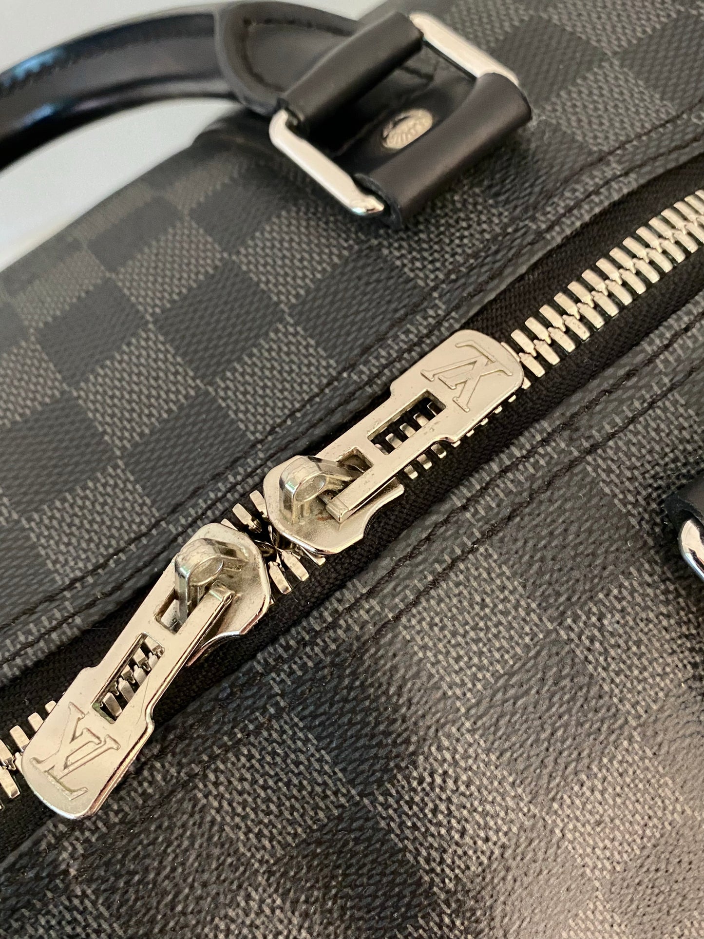 LOUIS VUITTON Keepall 45 Damier Graphite