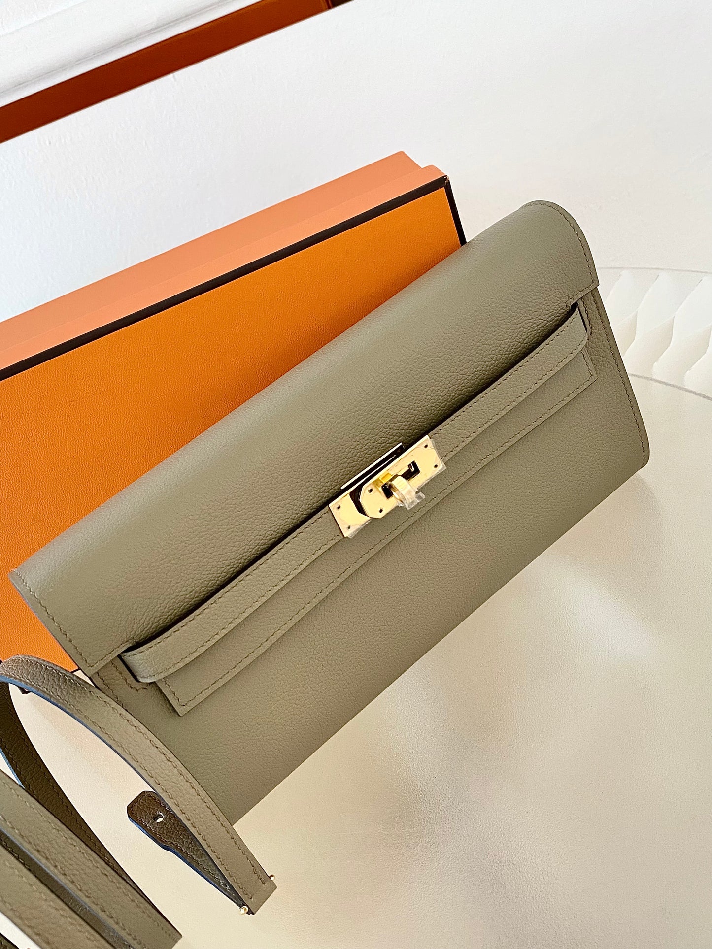 HERMES Kelly To Go Beige Marfa GHW